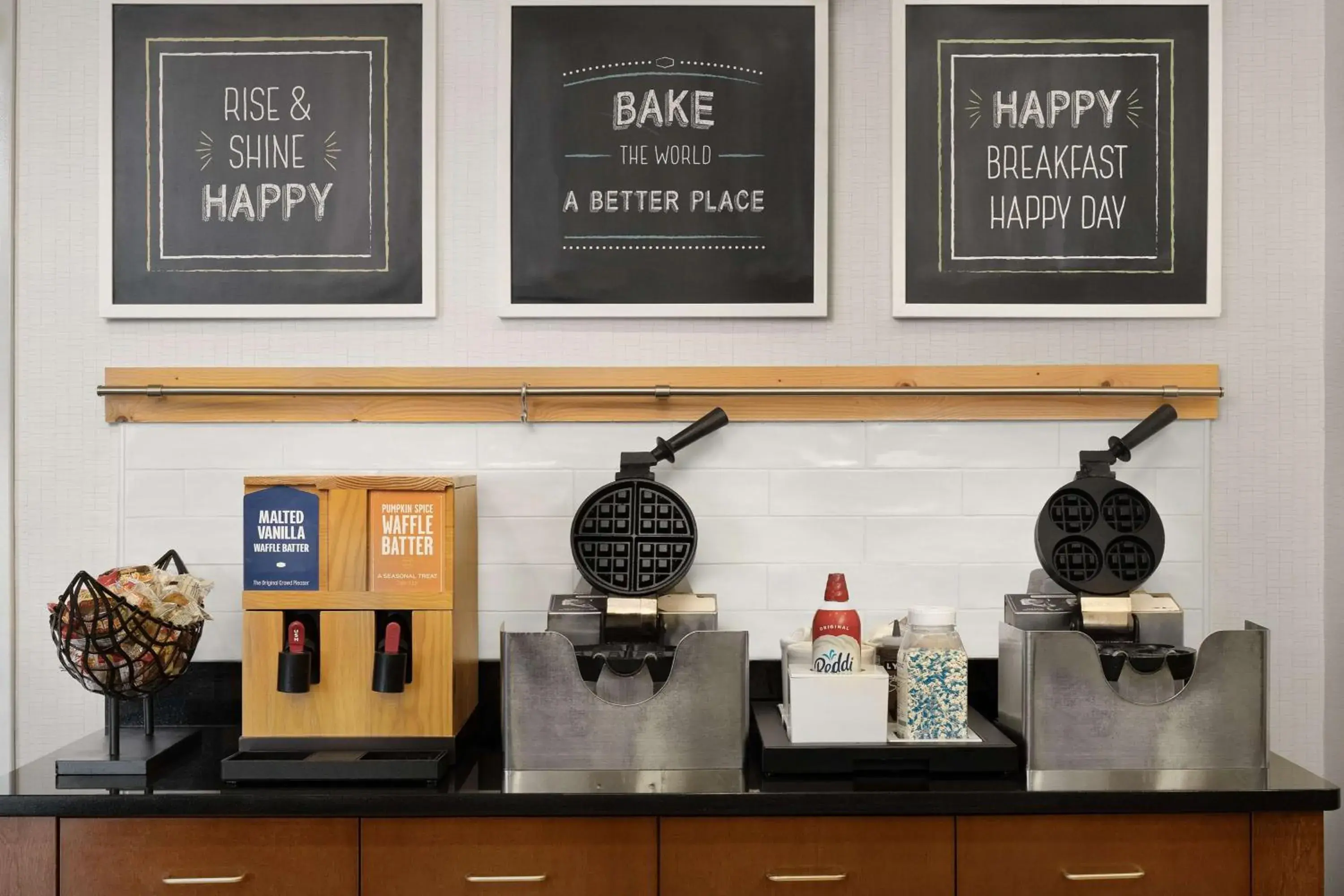 Breakfast in Hampton Inn and Suites Lynchburg Breakfast in Hampton Inn and Suites Lynchburg