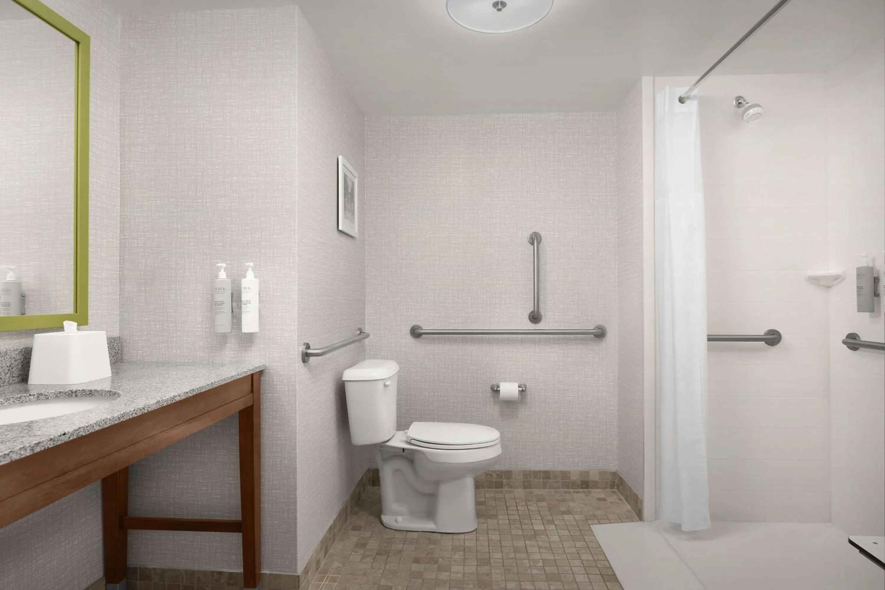 Bathroom in Hampton Inn and Suites Lynchburg