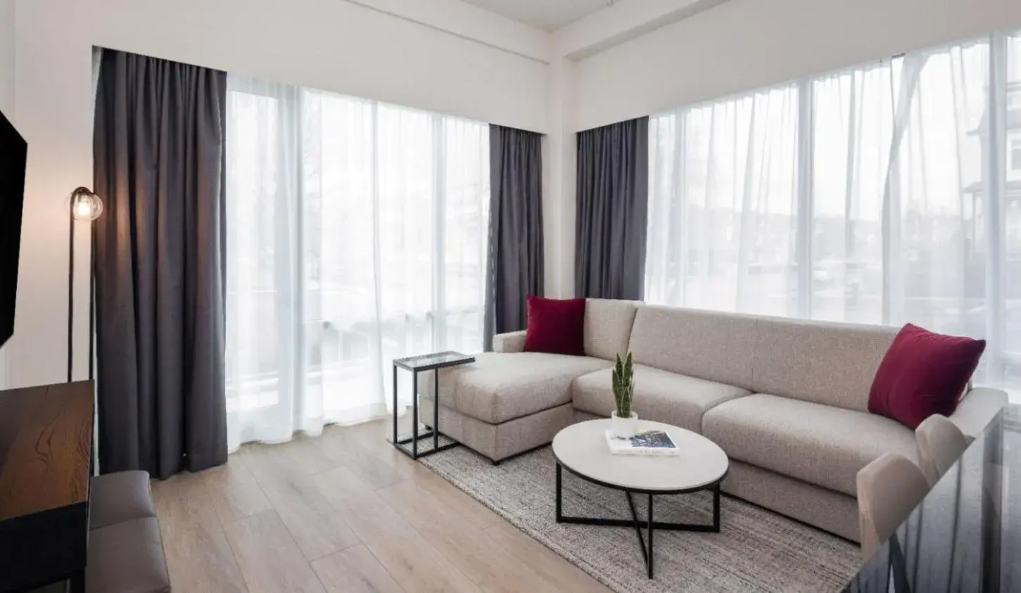 Living room in Steveston Waterfront Hotel Living room in Steveston Waterfront Hotel