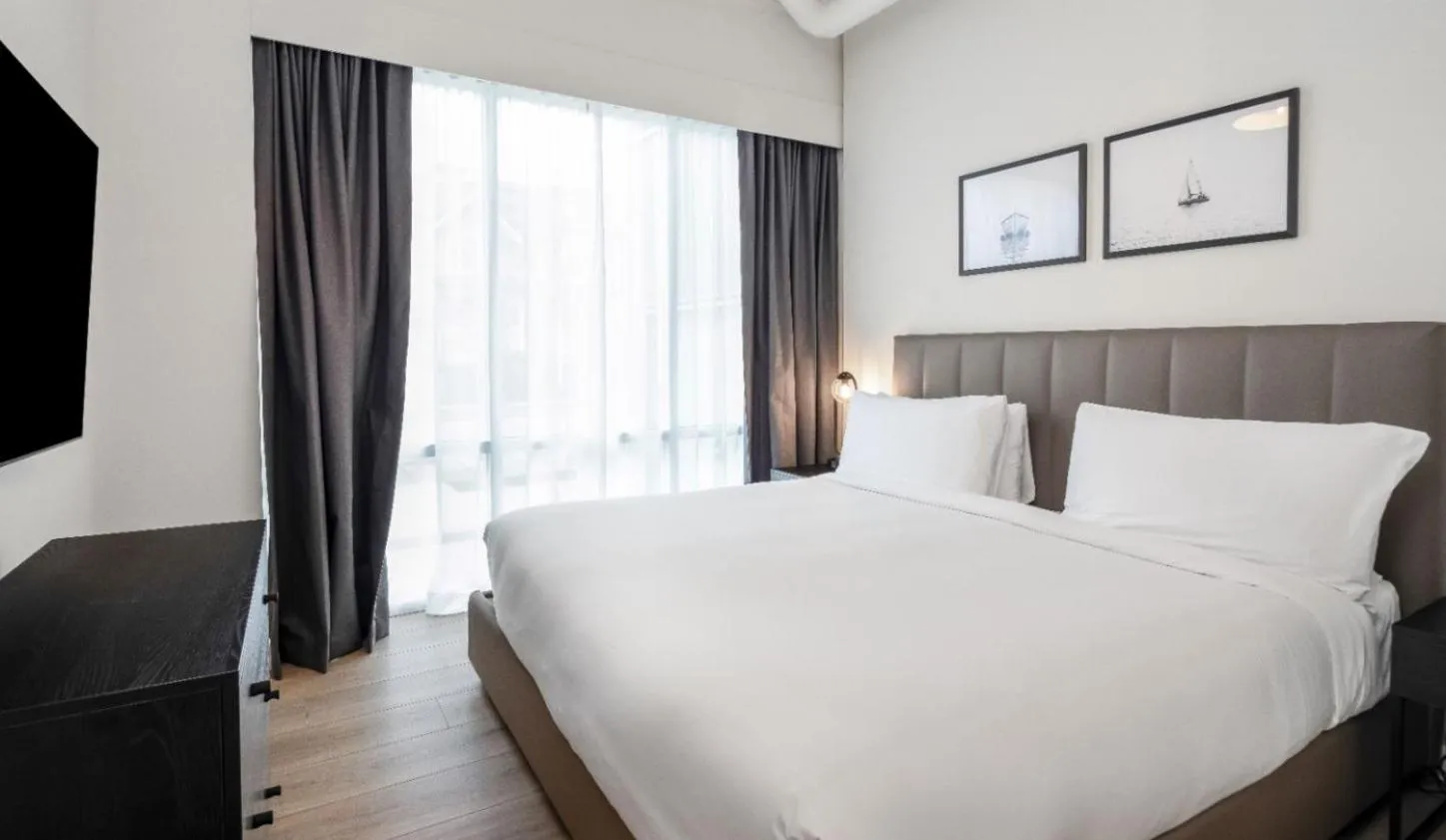 Bedroom, Bed in Steveston Waterfront Hotel