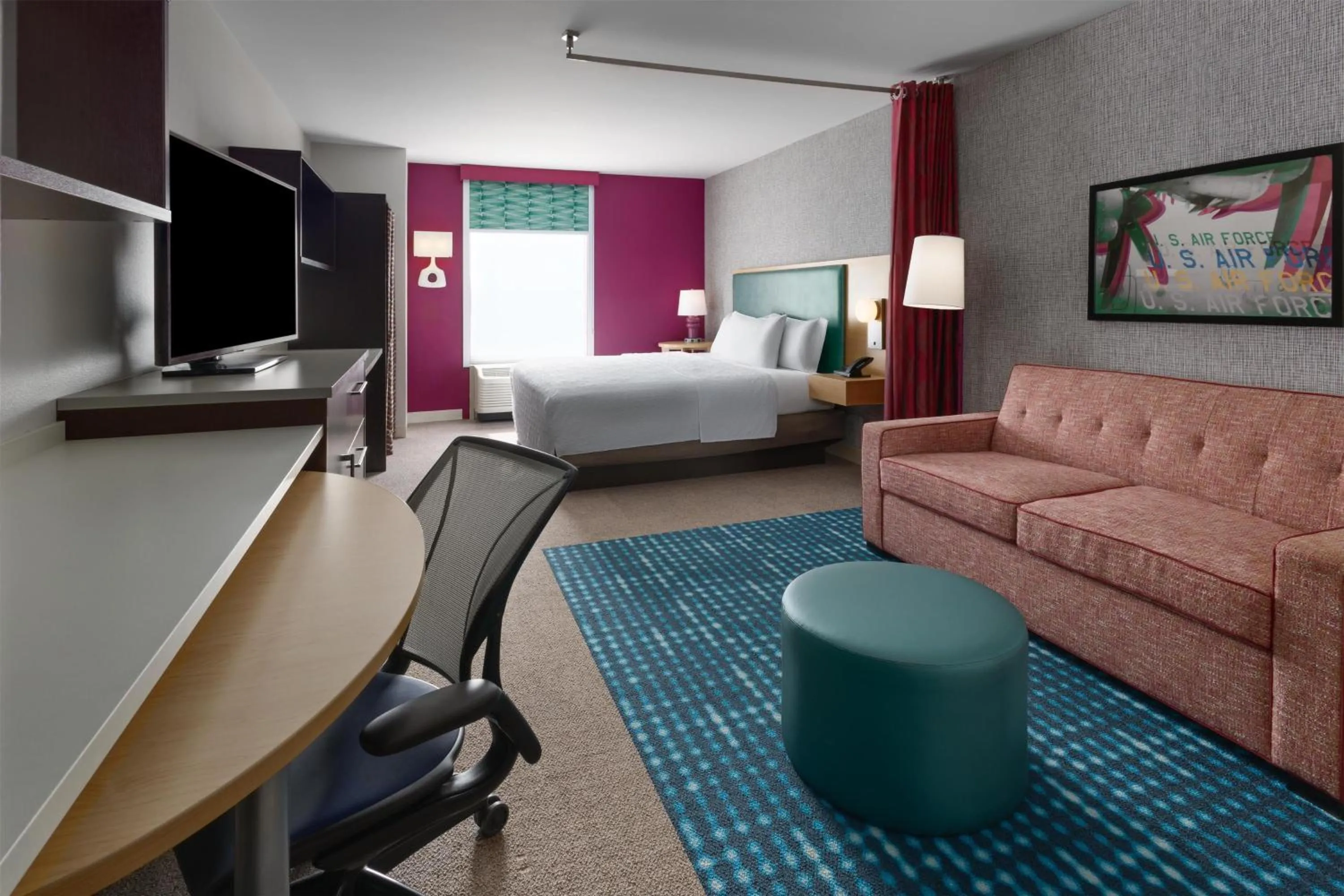 Bedroom, Bed in Home2 Suites Dover