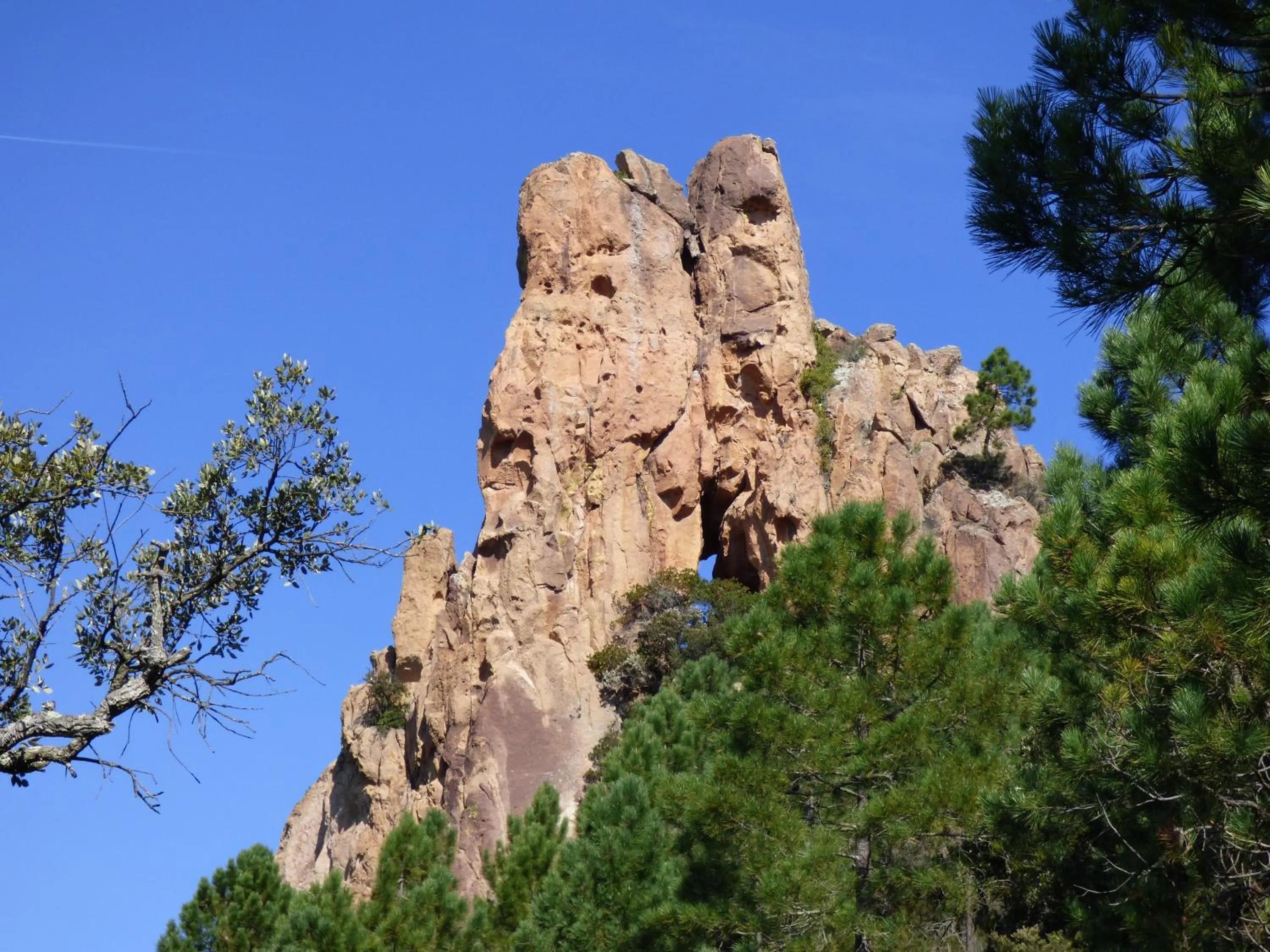 Nearby landmark in Chambre d'Hôtes avec kitchenette Vue Mer et montagnes L'Estérel Panoramique