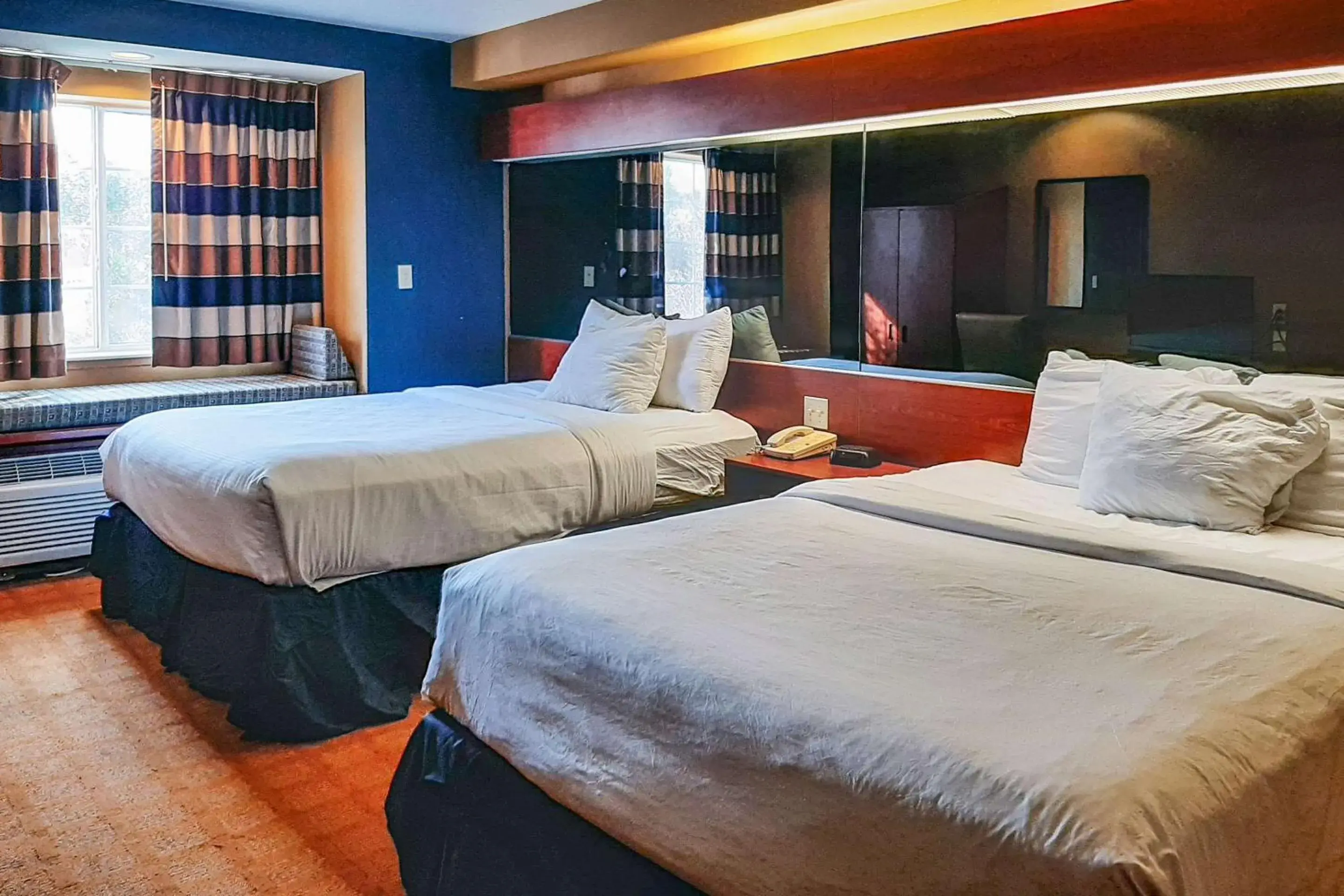 Bedroom, Bed in Starkville Inn & Suites Bedroom, Bed in Starkville Inn & Suites