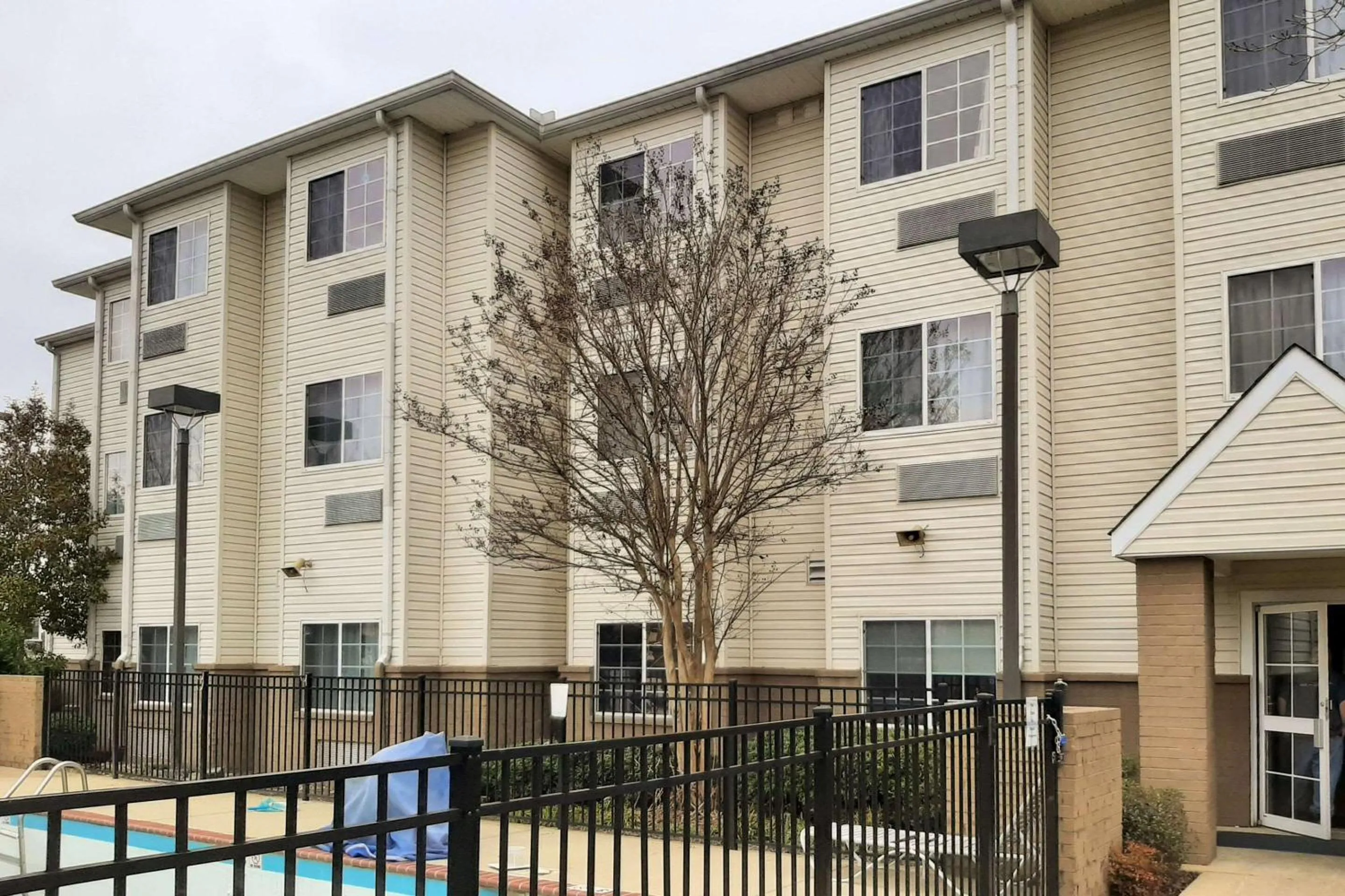 Property building in Starkville Inn & Suites