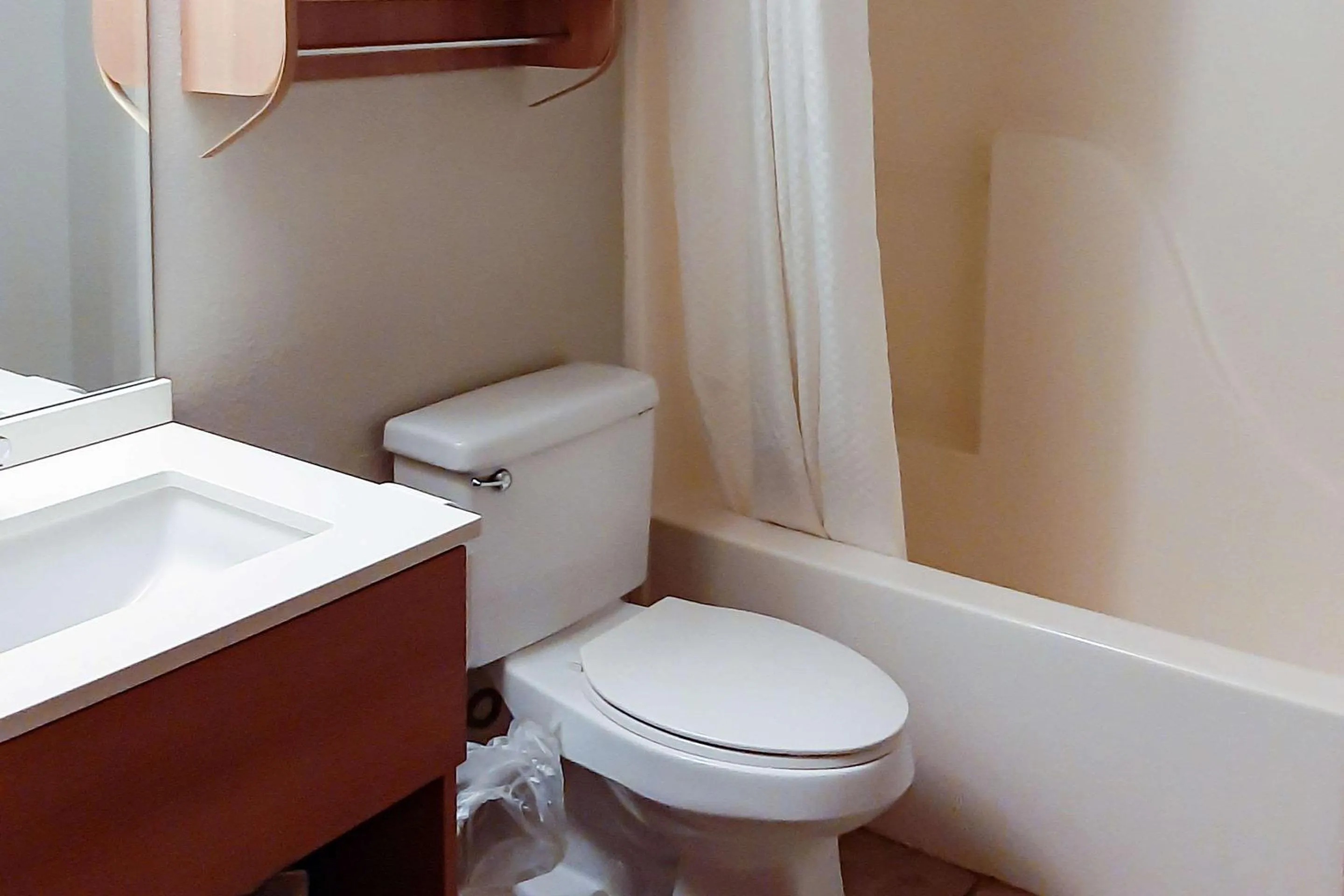 Bedroom in Starkville Inn & Suites