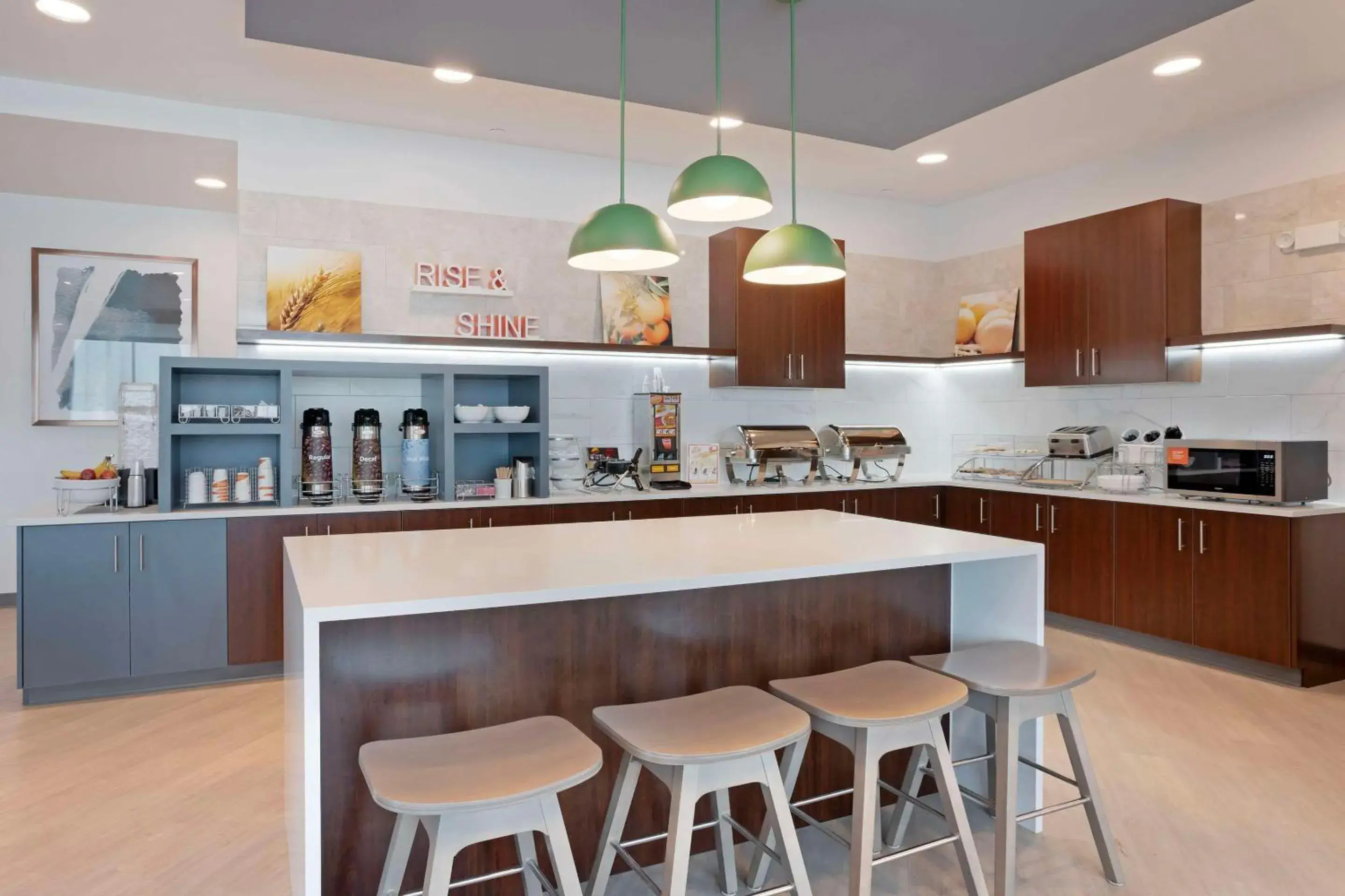 Breakfast in Comfort Inn & Suites US-60 Breakfast in Comfort Inn & Suites US-60