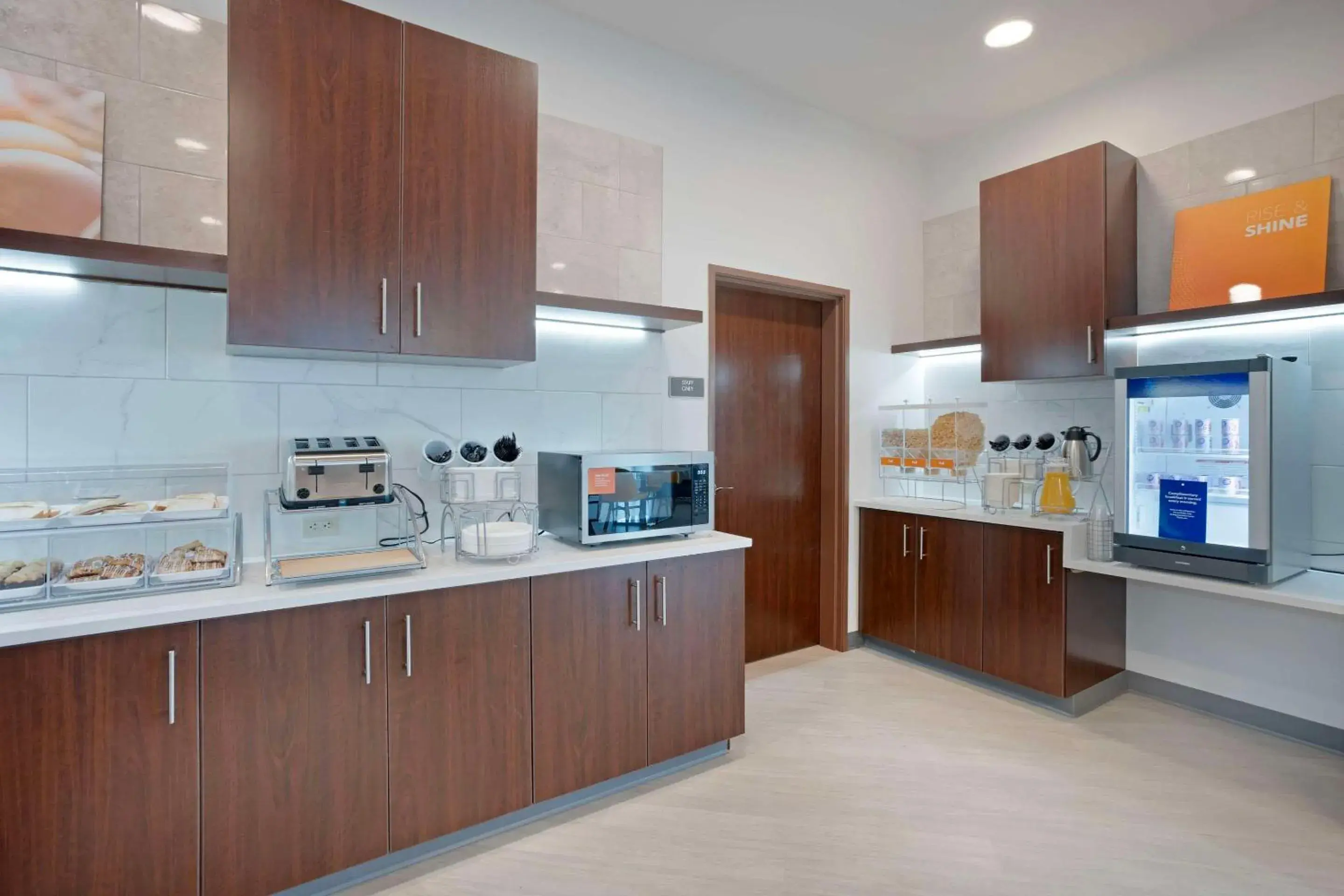 Breakfast in Comfort Inn & Suites US-60 Breakfast in Comfort Inn & Suites US-60