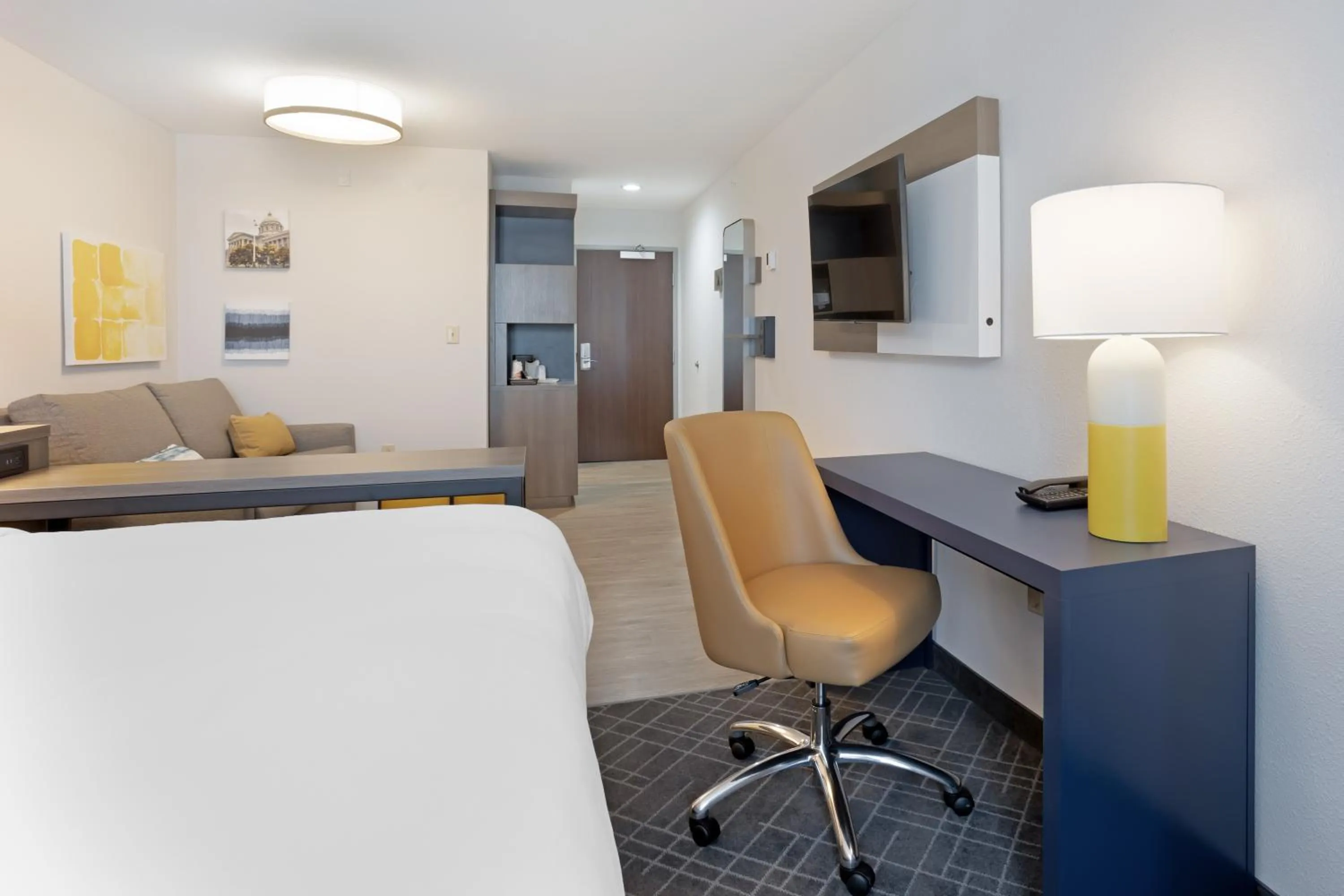 Bed in Comfort Inn & Suites Mountain Grove US-60