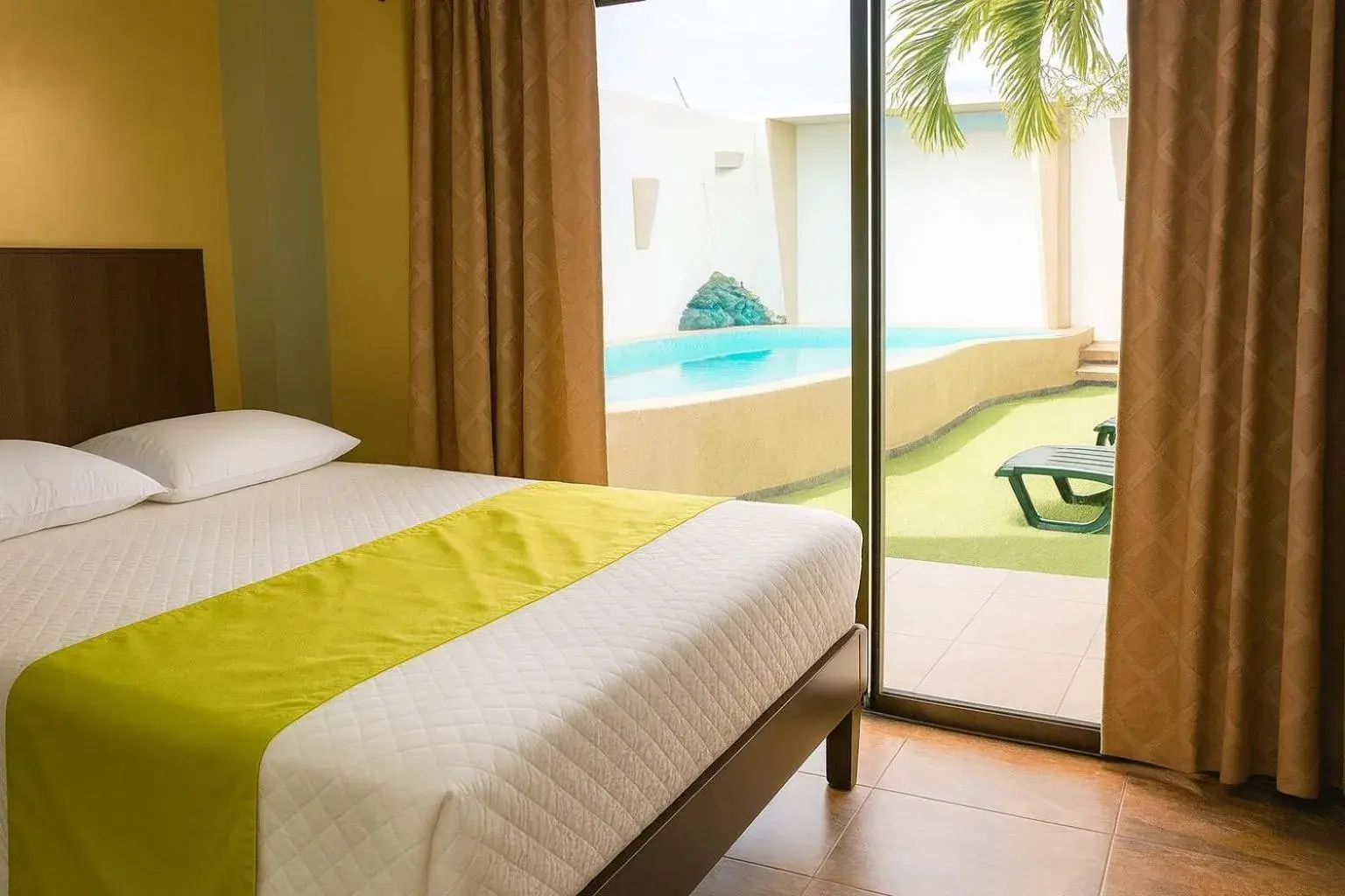 Comfort Triple Room in HOTEL MANTA BEACH MADRIGAL Comfort Triple Room in HOTEL MANTA BEACH MADRIGAL