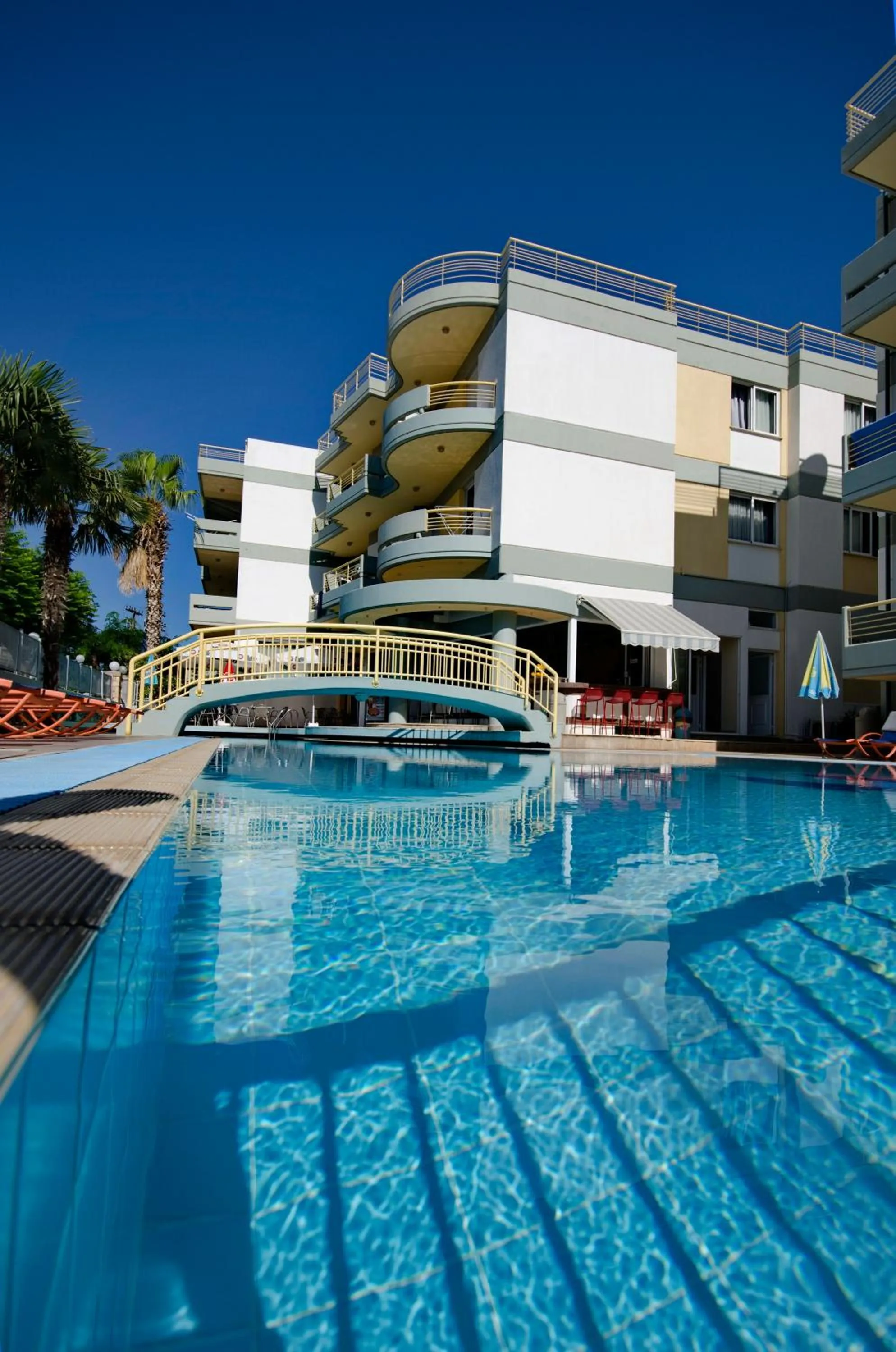 Swimming pool in Angela