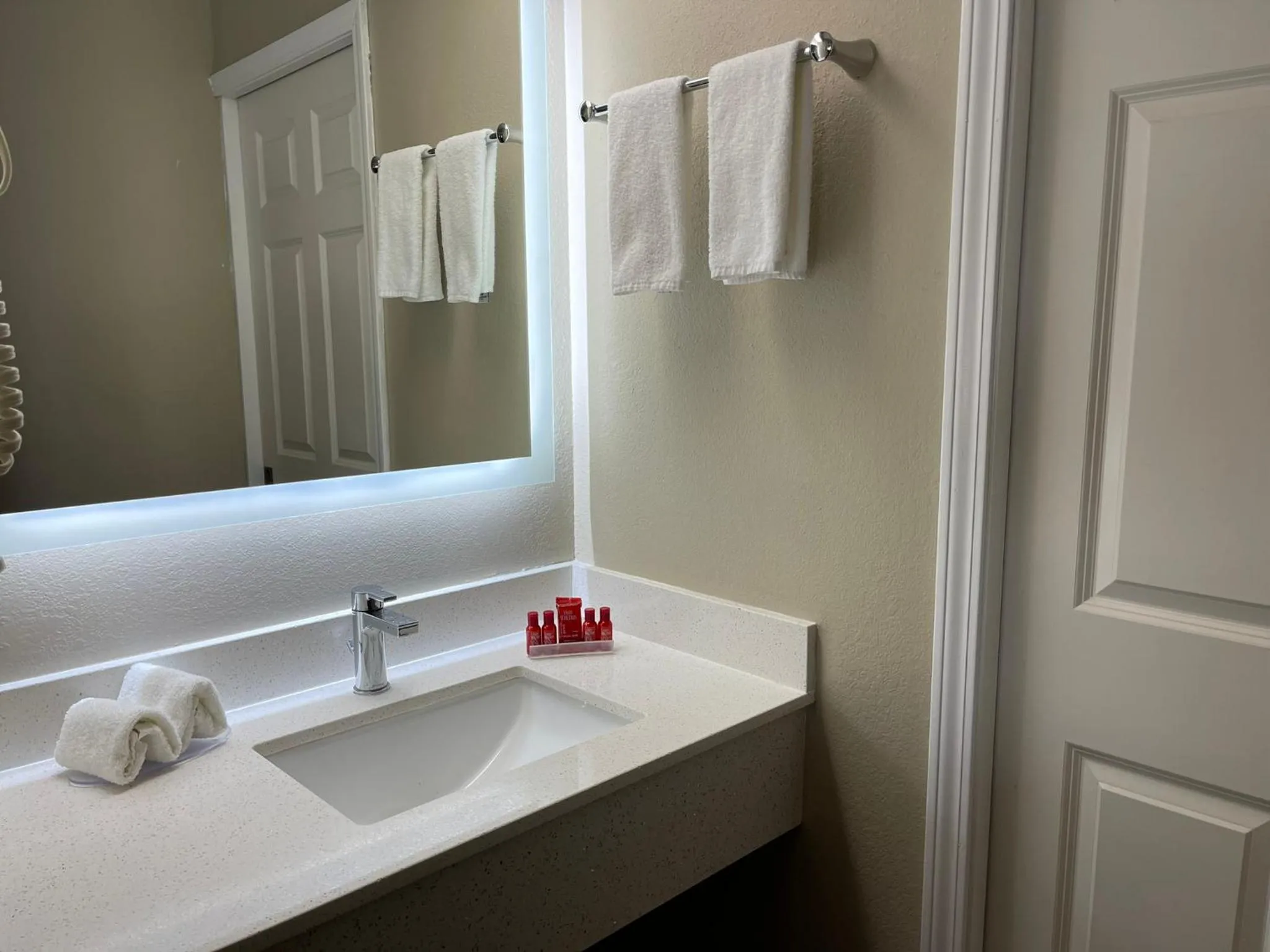 Bathroom in Edn Hotel