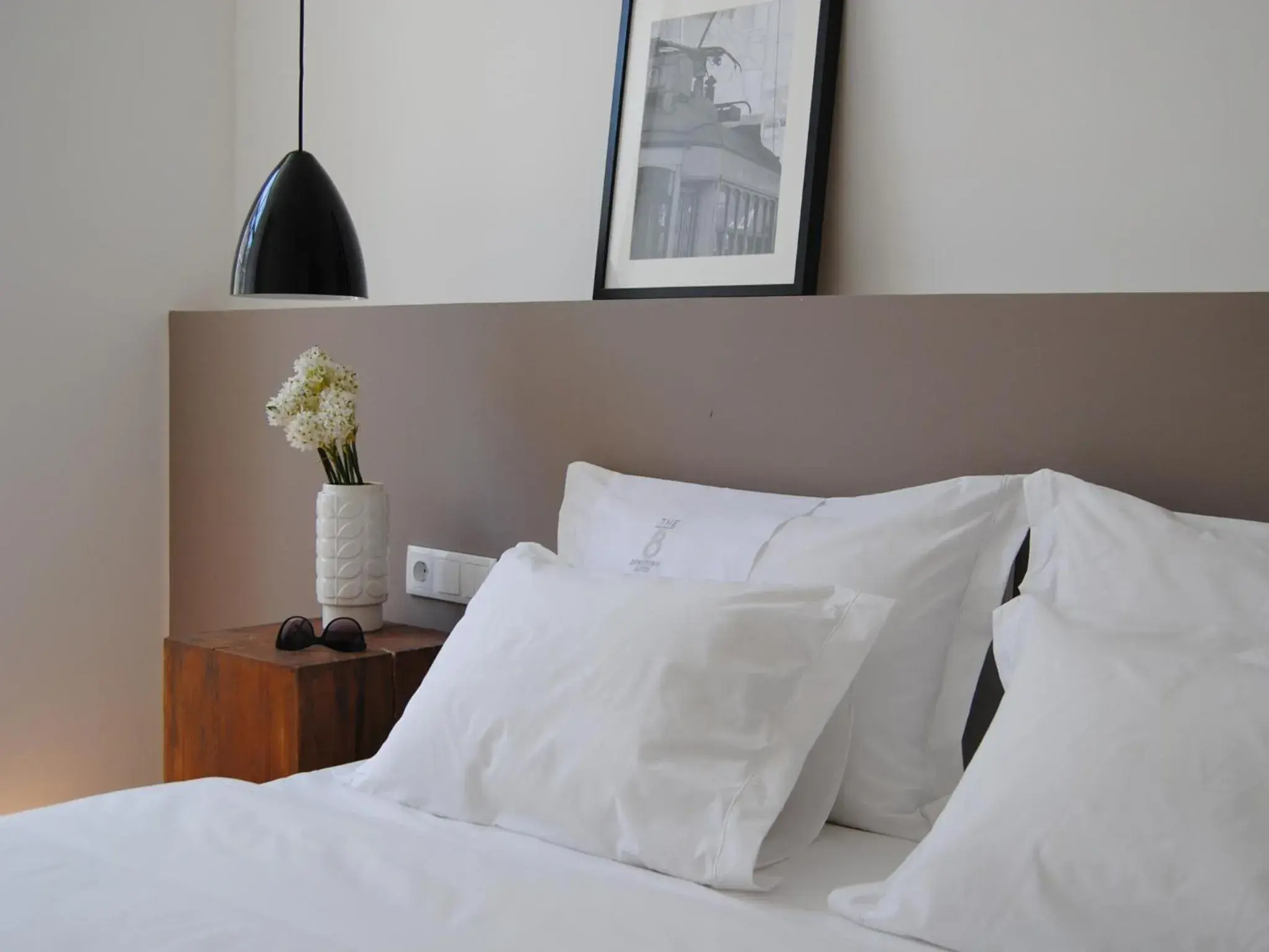 Decorative detail, Bed in The 8 - Downtown Suites Decorative detail, Bed in The 8 - Downtown Suites