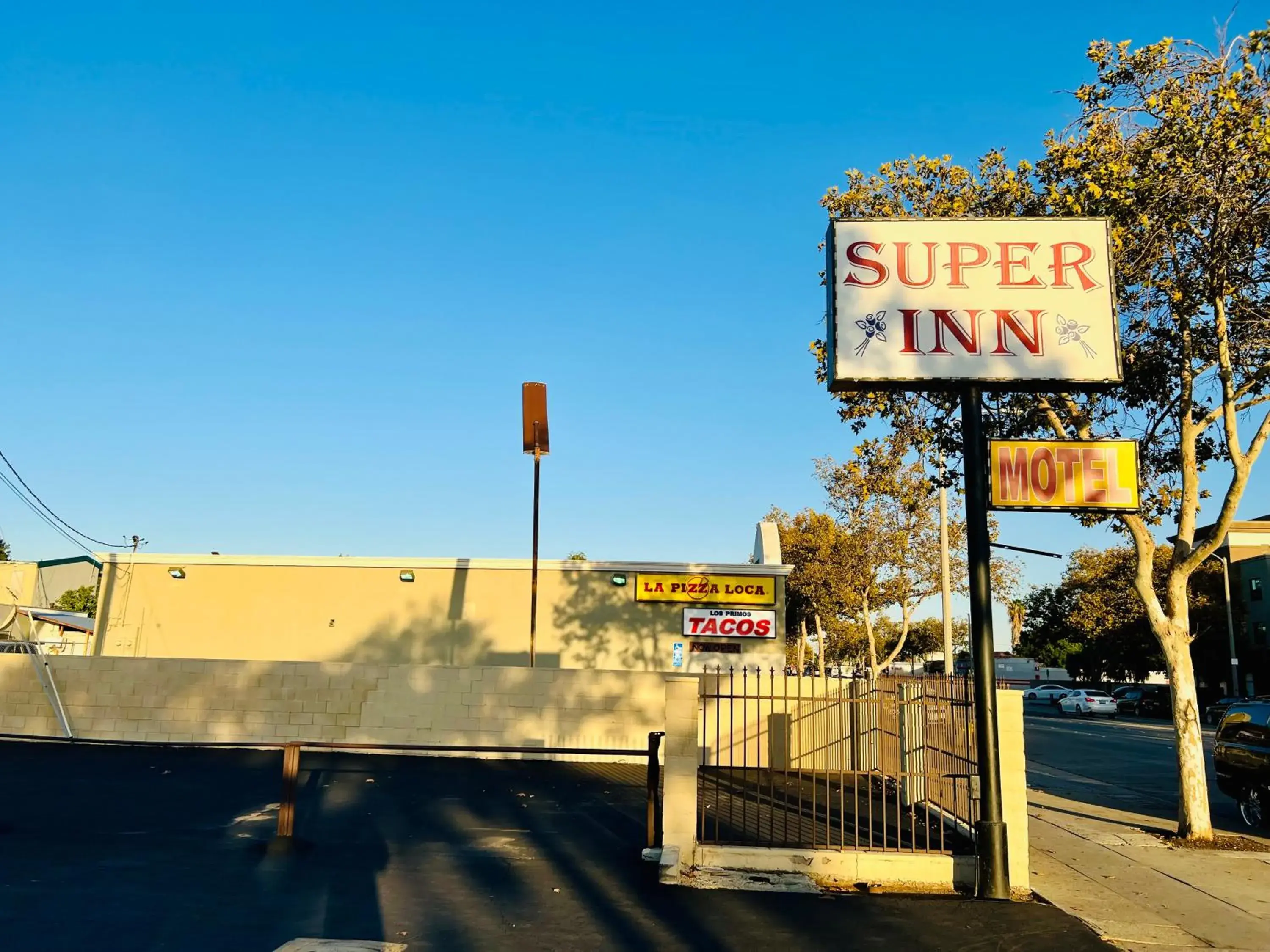 Super Inn motel By Downtown Pomona Super Inn motel By Downtown Pomona