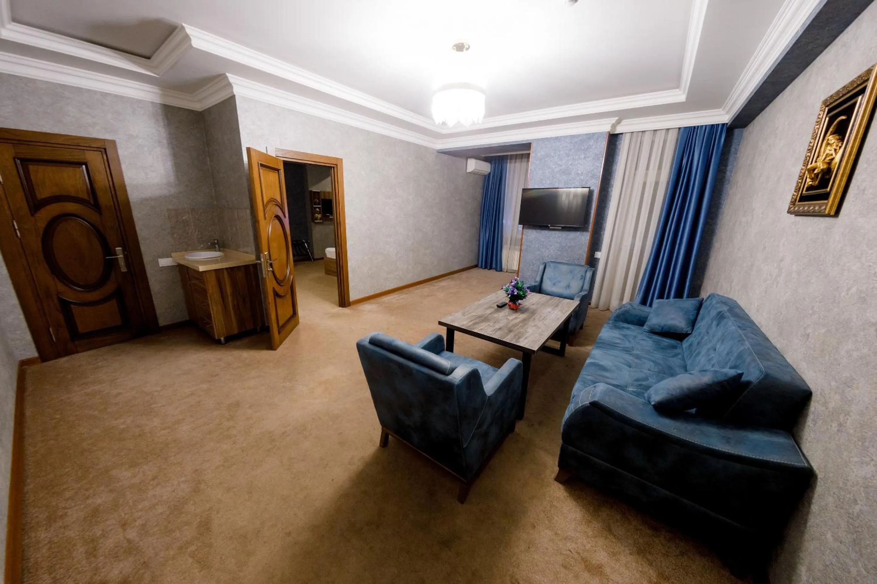 Communal lounge/ TV room in King Hotel Baku