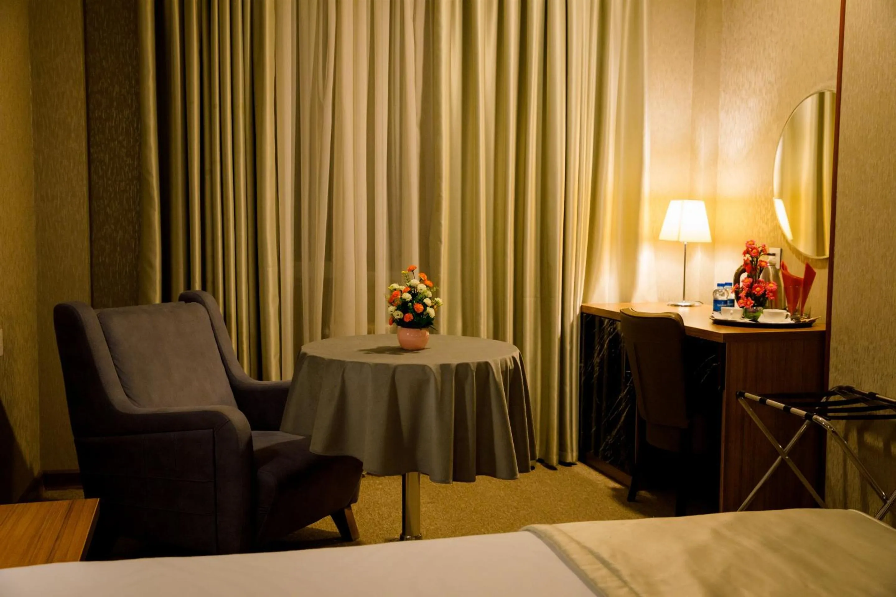 Living room, Bed in King Hotel Baku