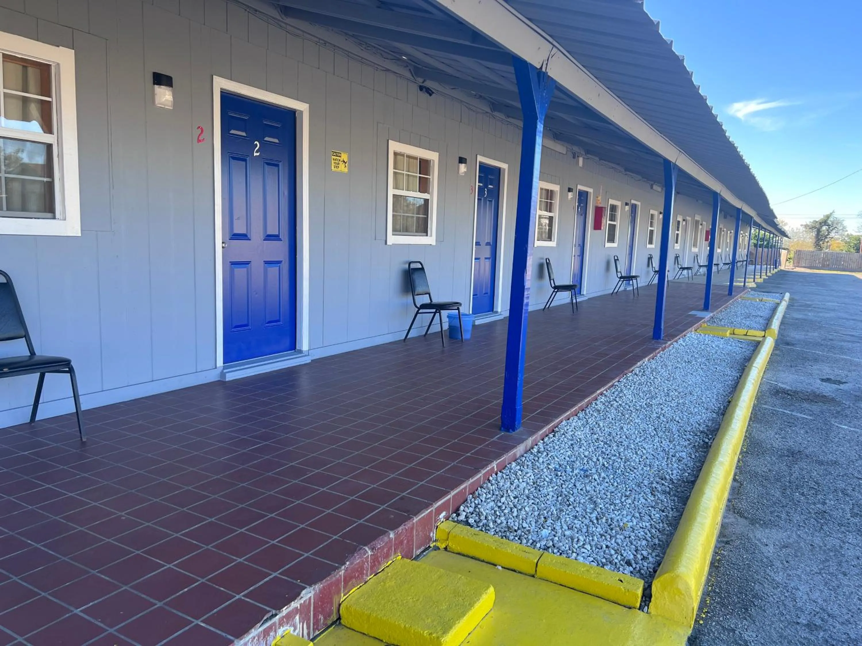 Property building in Budget Inn