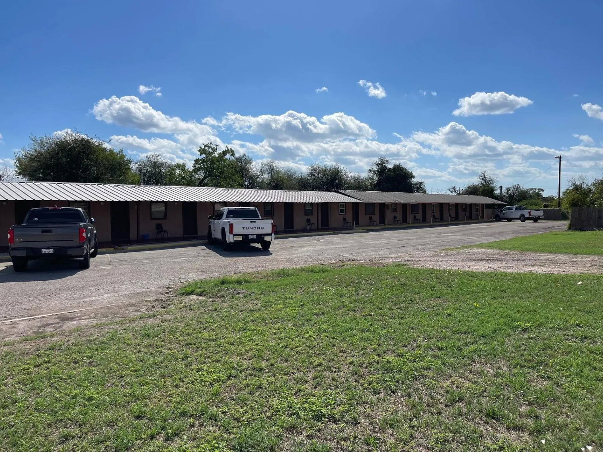 Parking in Budget Inn