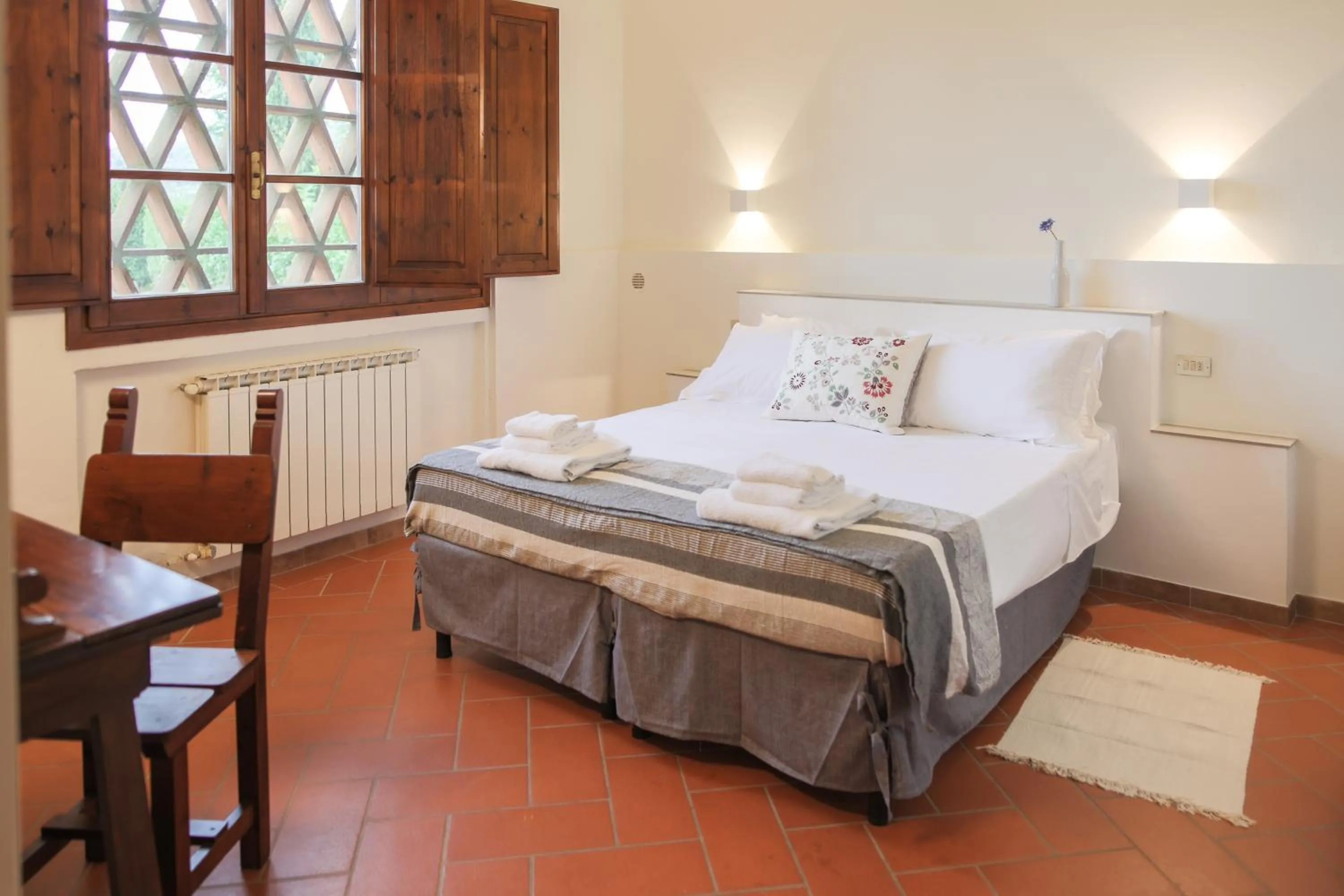 Bed in Fattoria Pagnana Suites & Pool