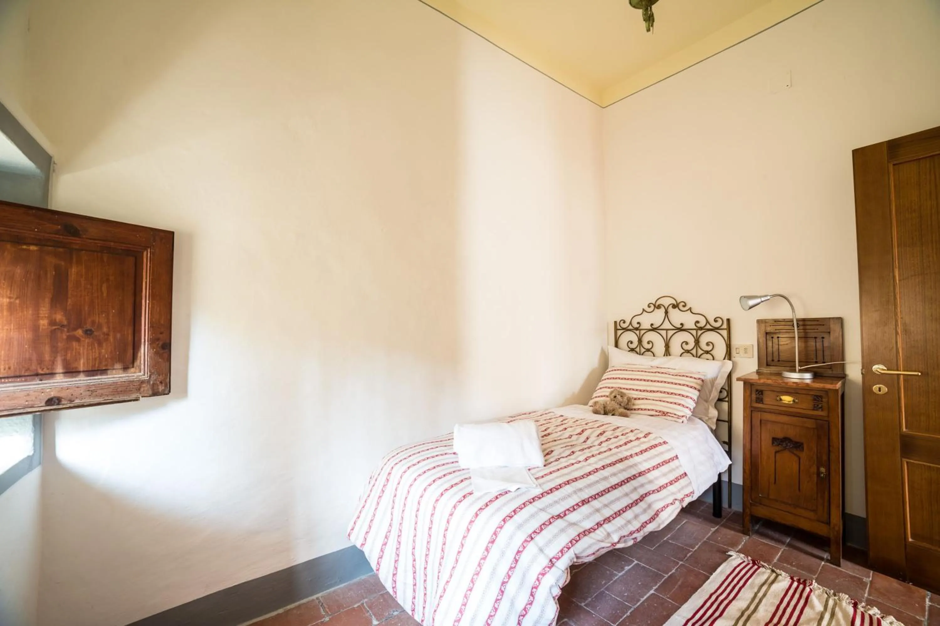 Bed in Fattoria Pagnana Suites & Pool