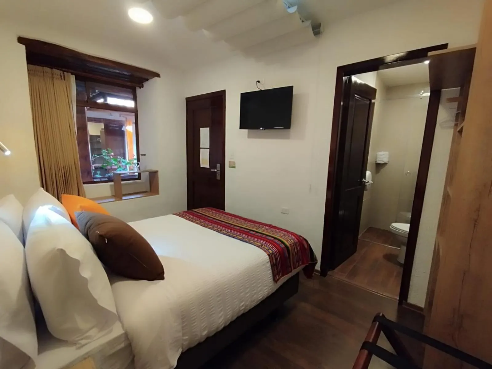 Queen Room in Casona Tobar Hotel