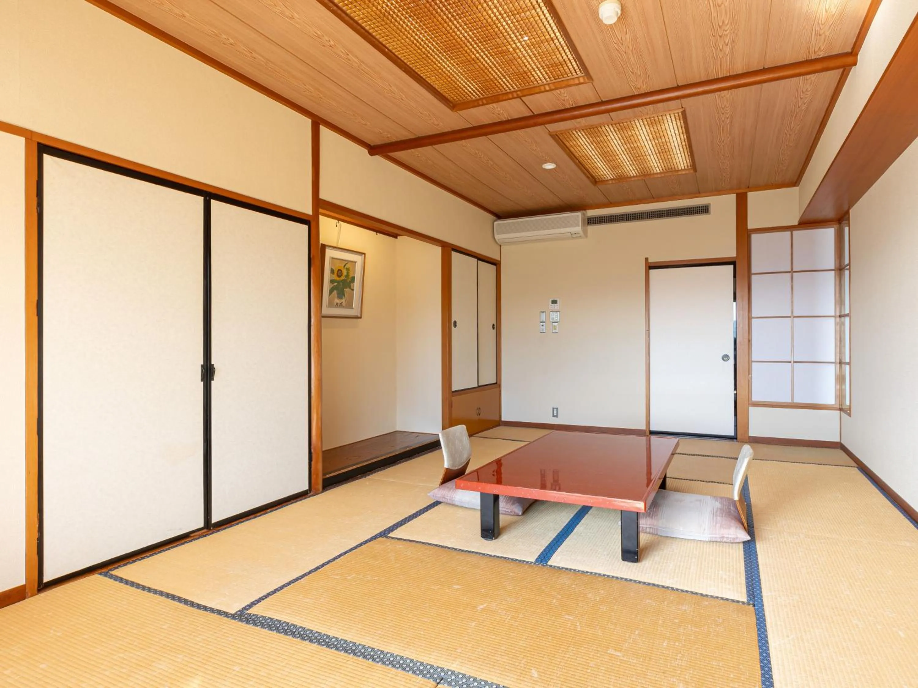 Photo of the whole room in Kamenoi Hotel Tsukubasan