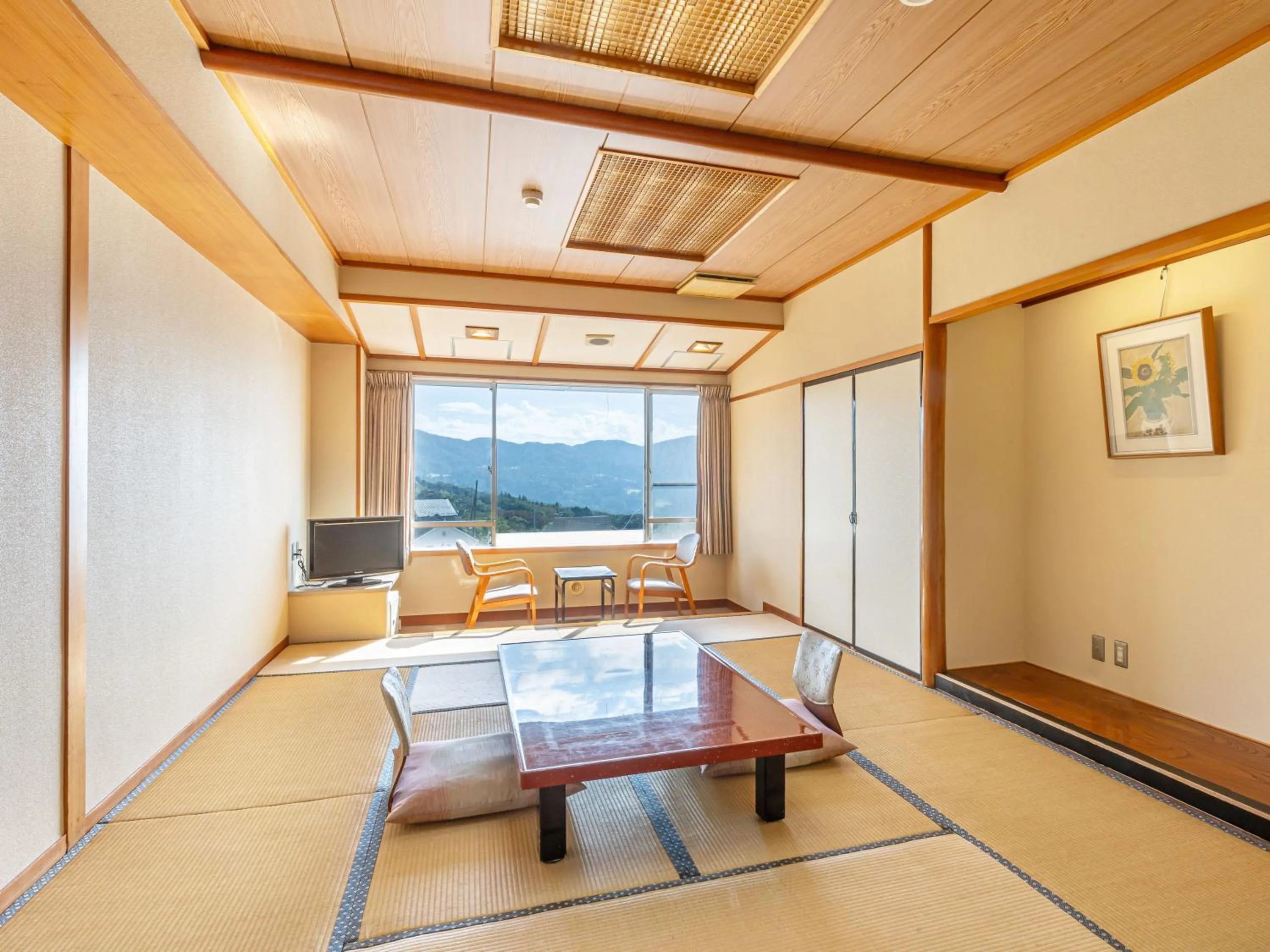 Photo of the whole room in Kamenoi Hotel Tsukubasan