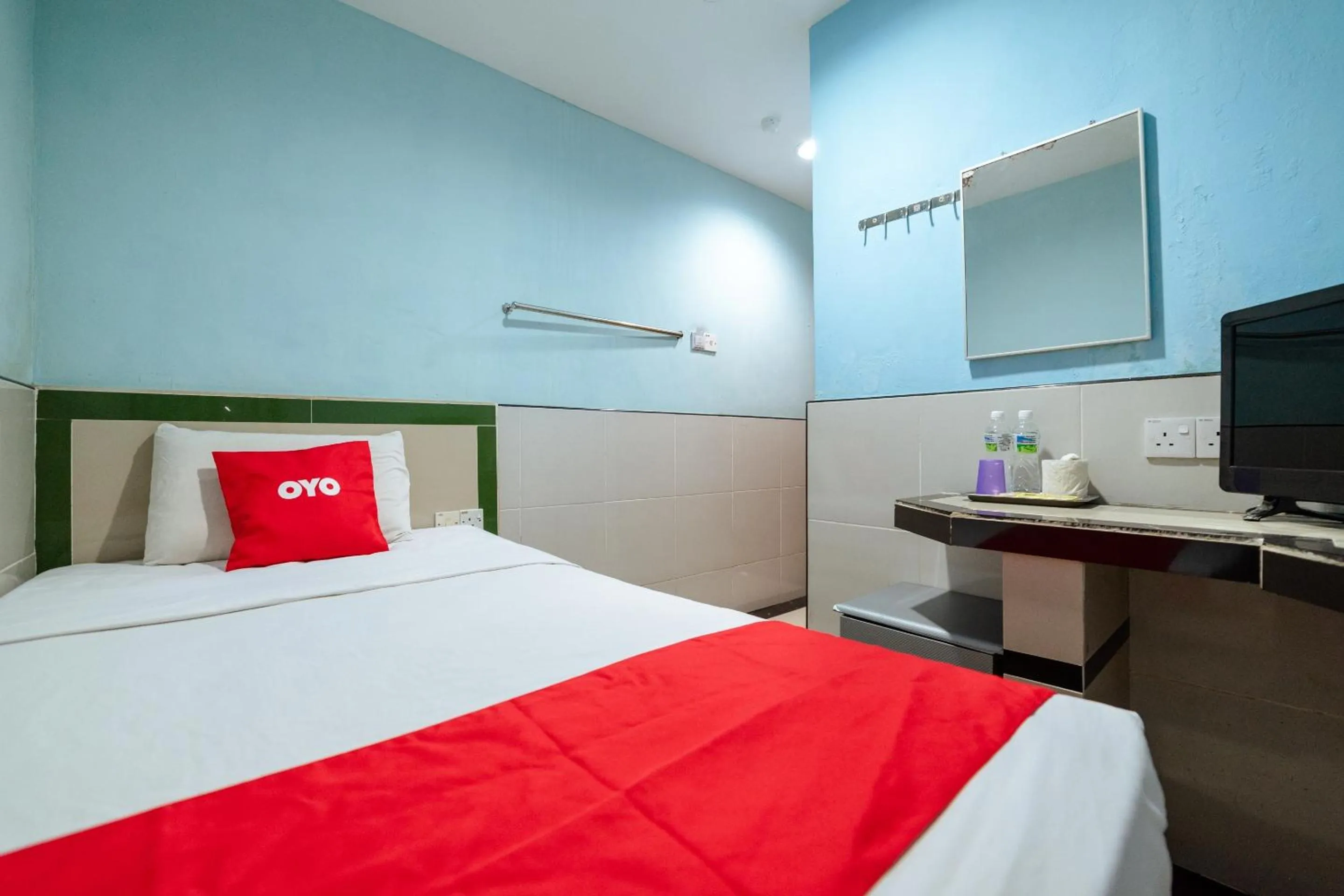 Bedroom, Bed in Hotel O Milion Inn