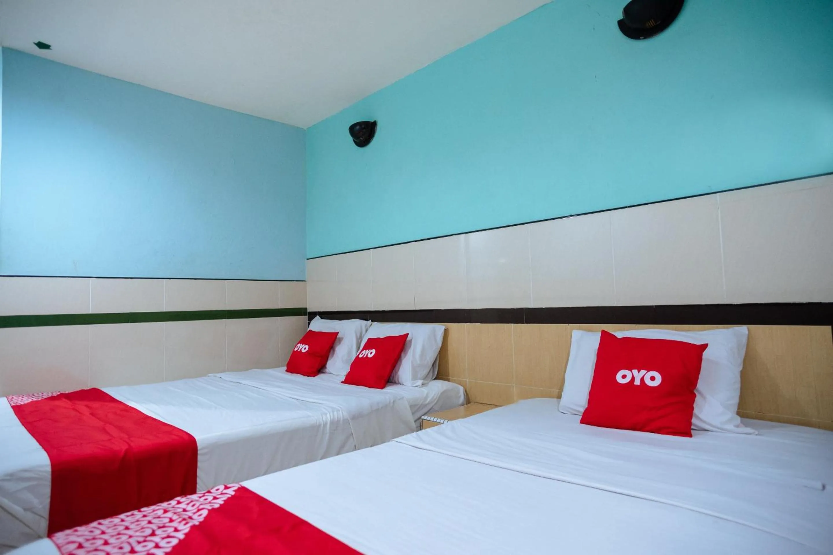 Bedroom, Bed in Hotel O Milion Inn