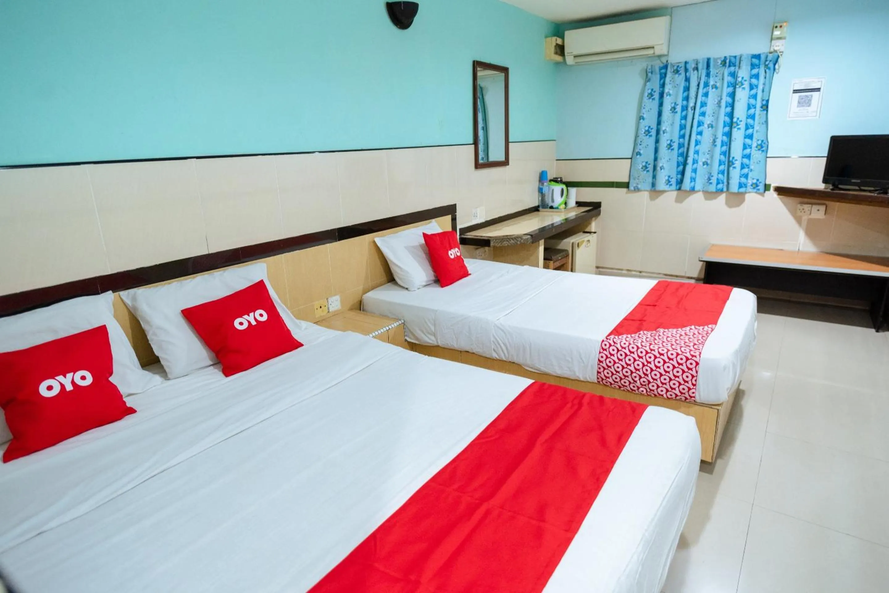 Bedroom, Bed in Hotel O Milion Inn