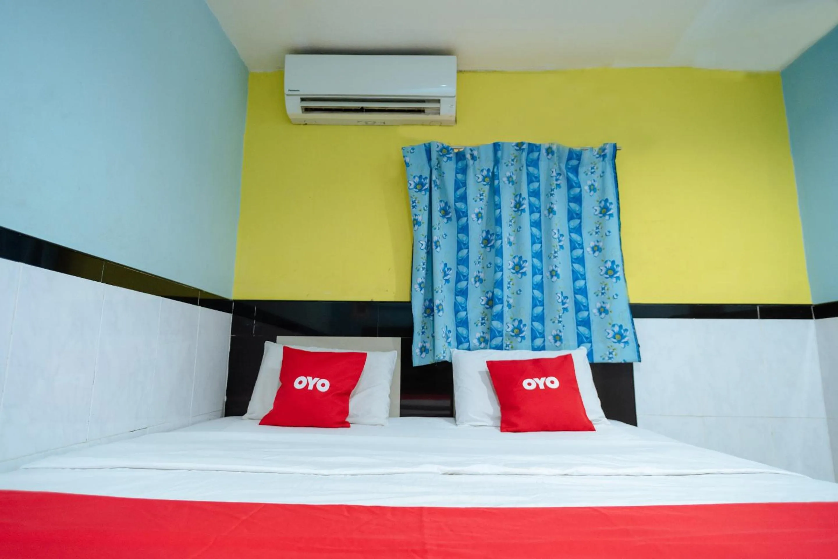 Bedroom, Bed in Hotel O Milion Inn