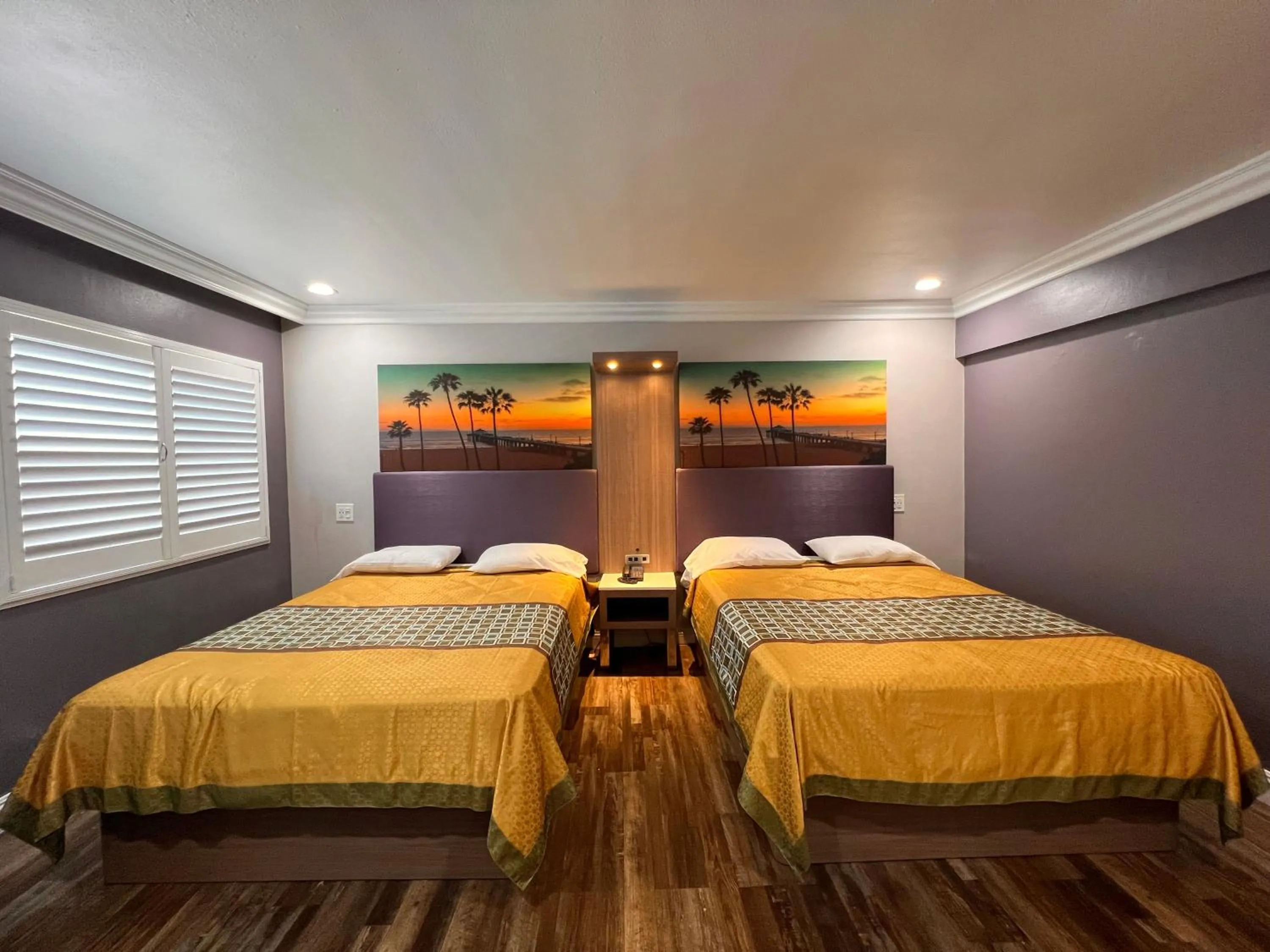 Bed in The Patio Motel - Los Angeles, LAX