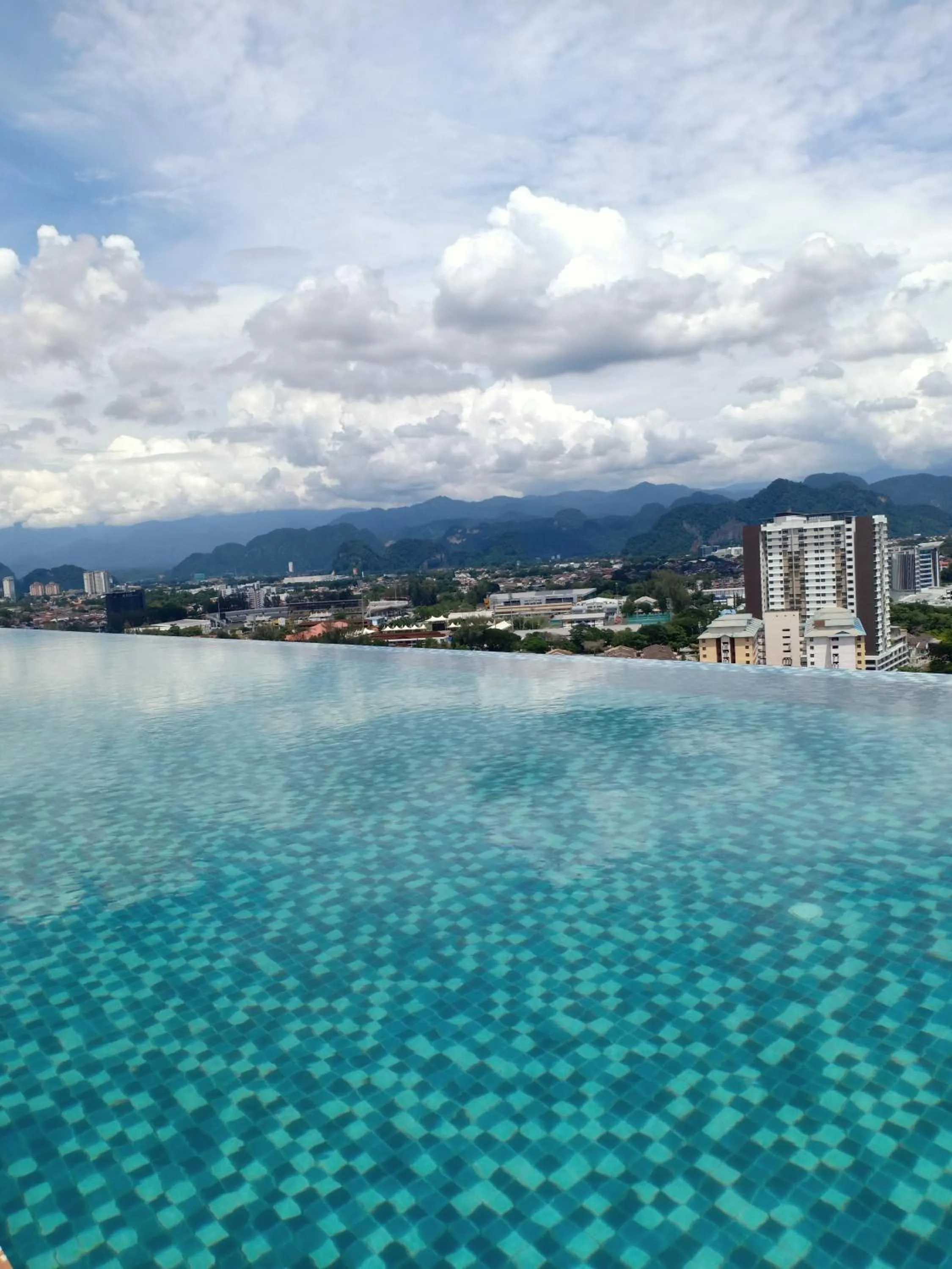 Swimming pool in The Horizon by MyKey