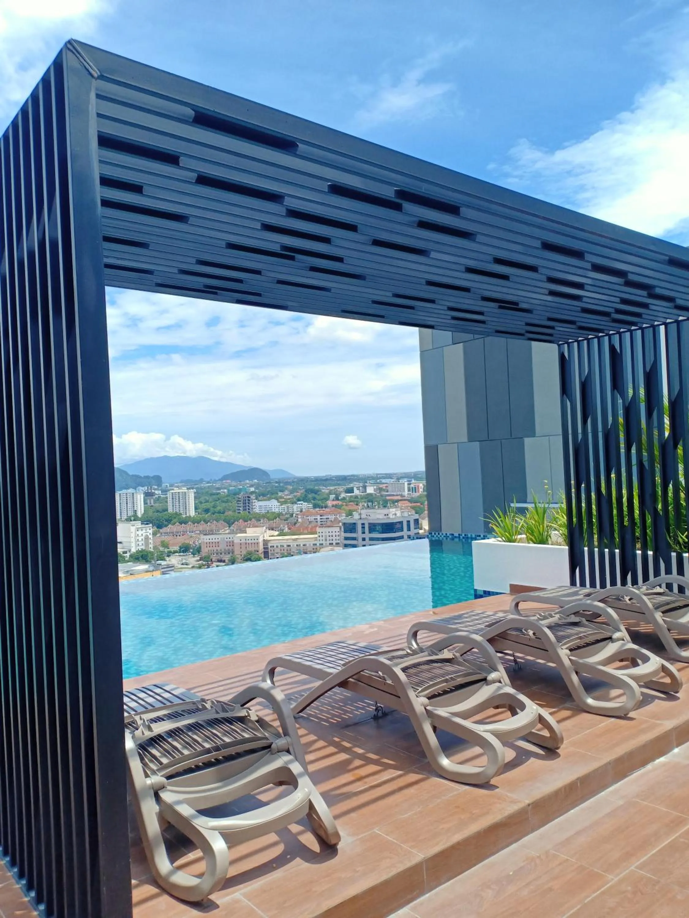 Swimming pool in The Horizon by MyKey