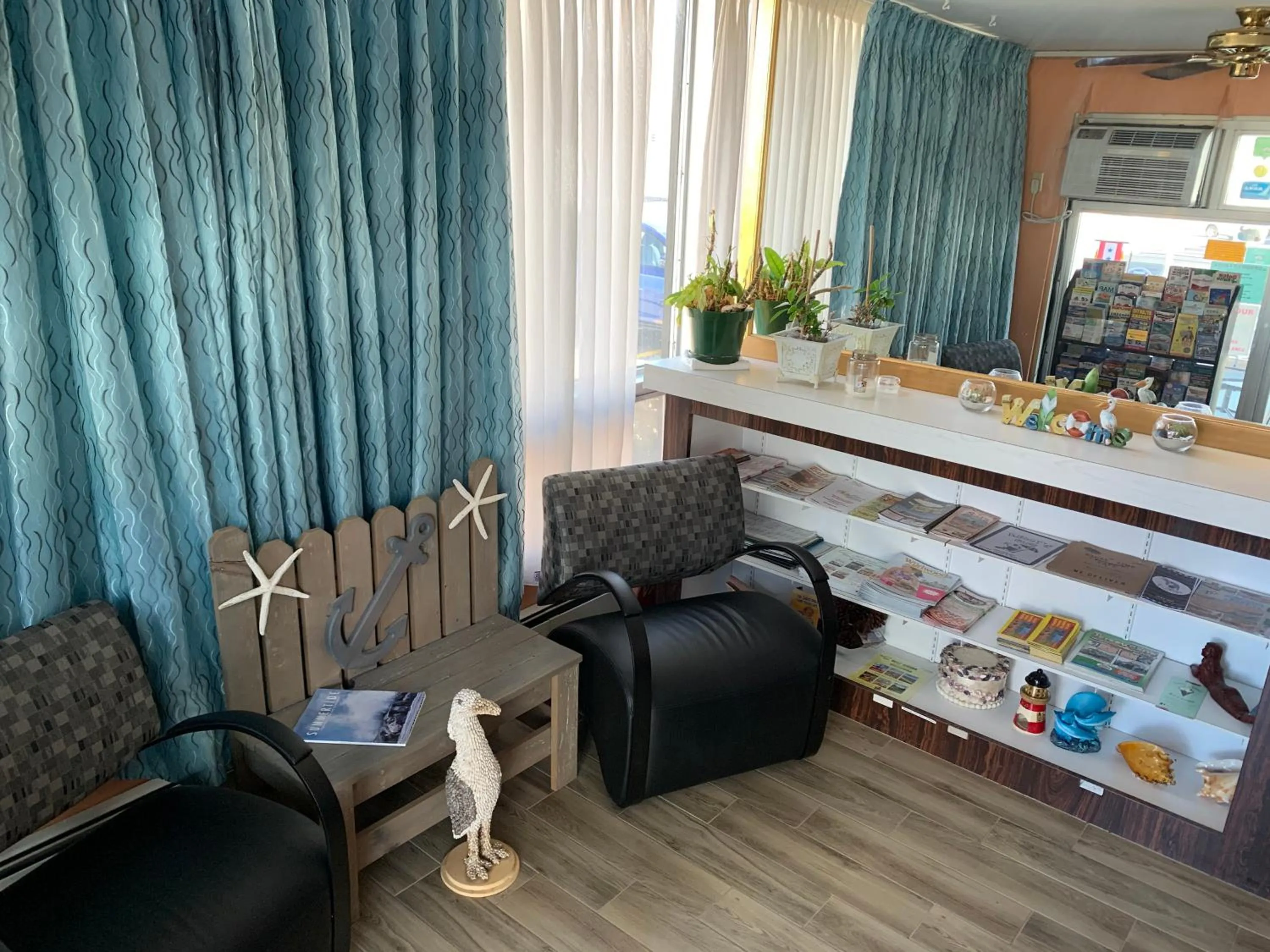 Lobby or reception in Le Voyageur - a Red Collection Hotel