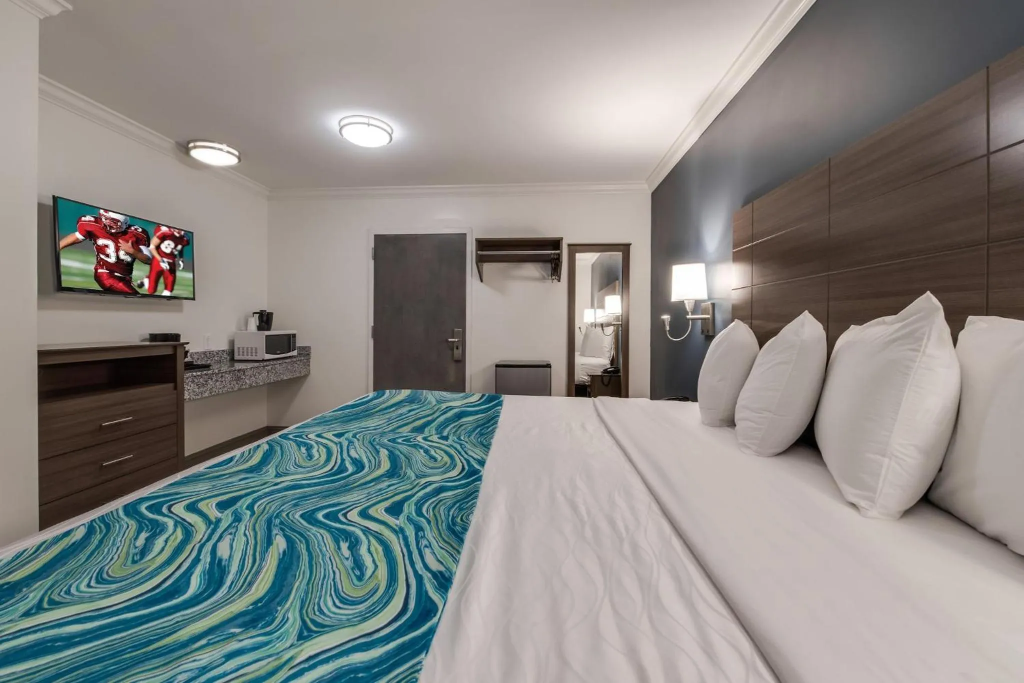 Photo of the whole room in Le Voyageur - a Red Collection Hotel