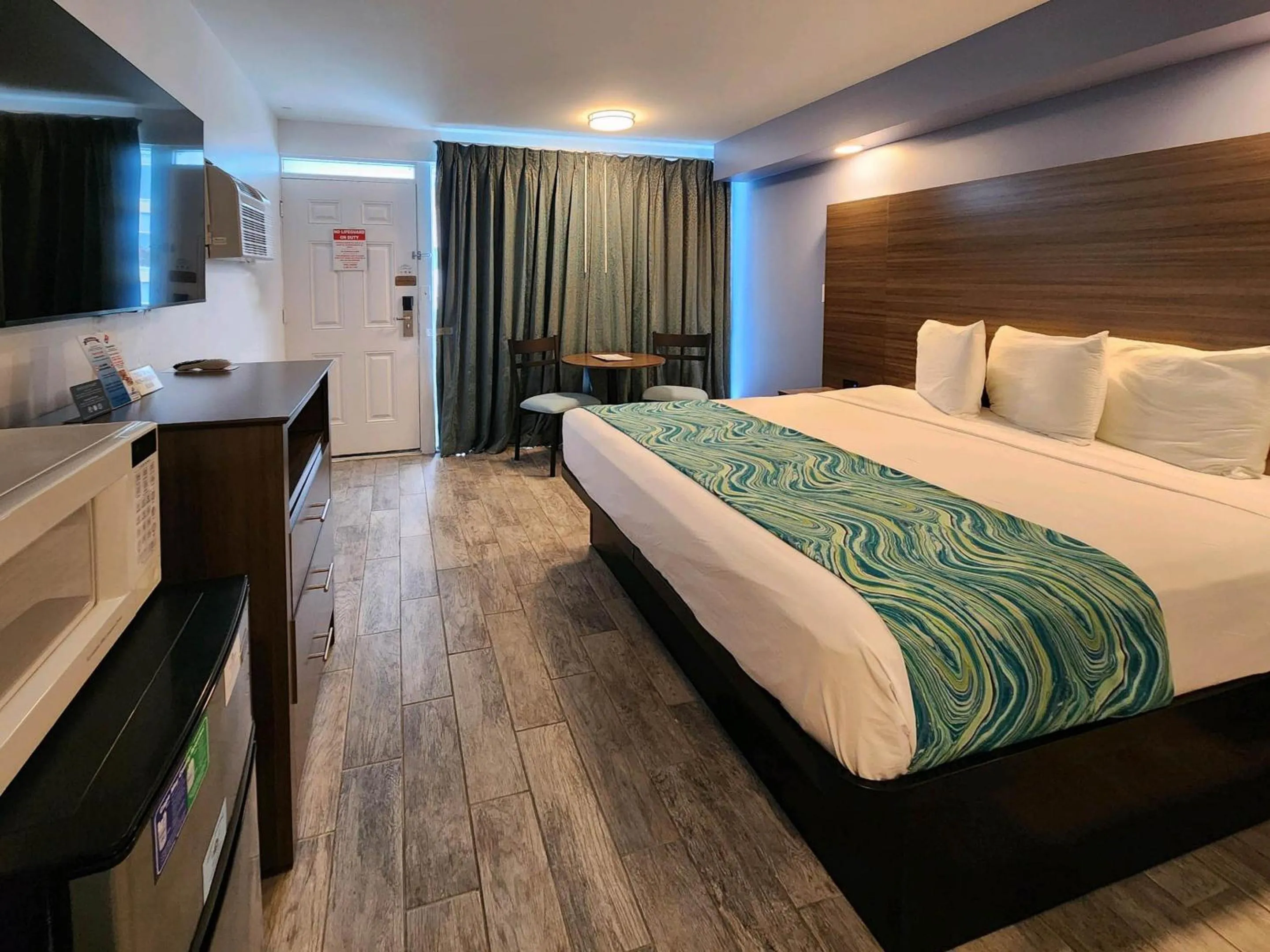 Photo of the whole room in Le Voyageur - a Red Collection Hotel