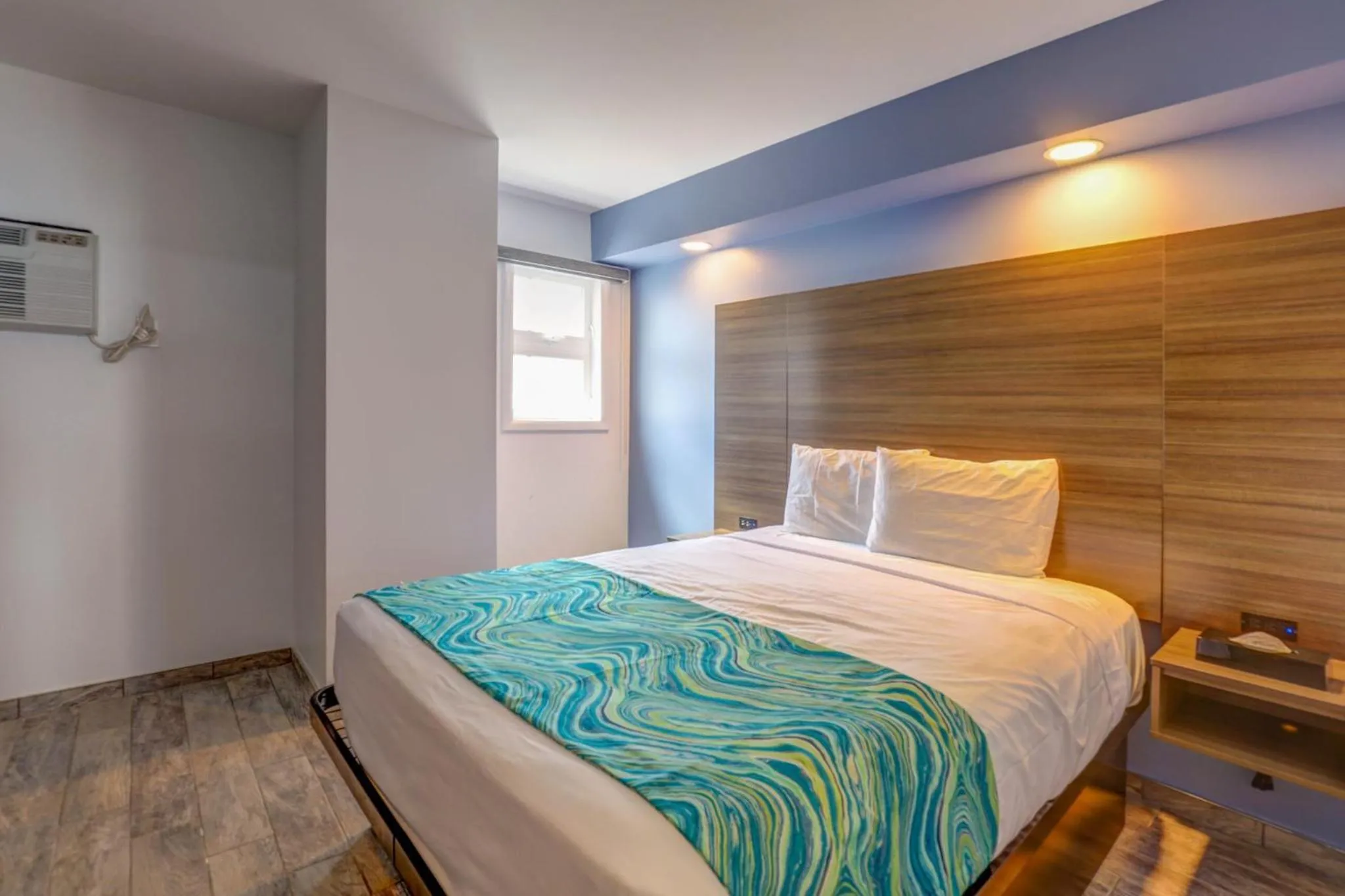 Bedroom in Le Voyageur - a Red Collection Hotel