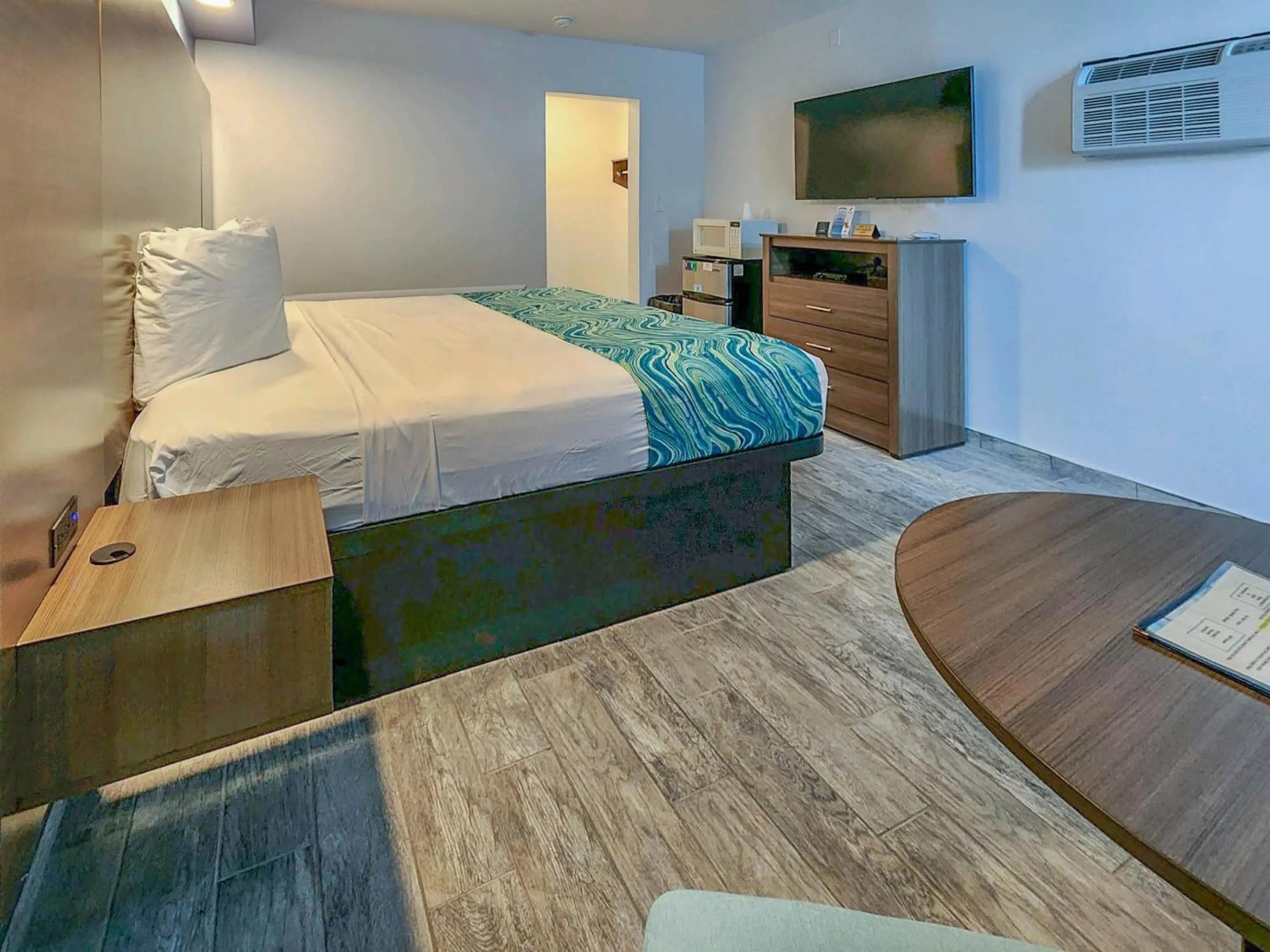 Photo of the whole room in Le Voyageur - a Red Collection Hotel