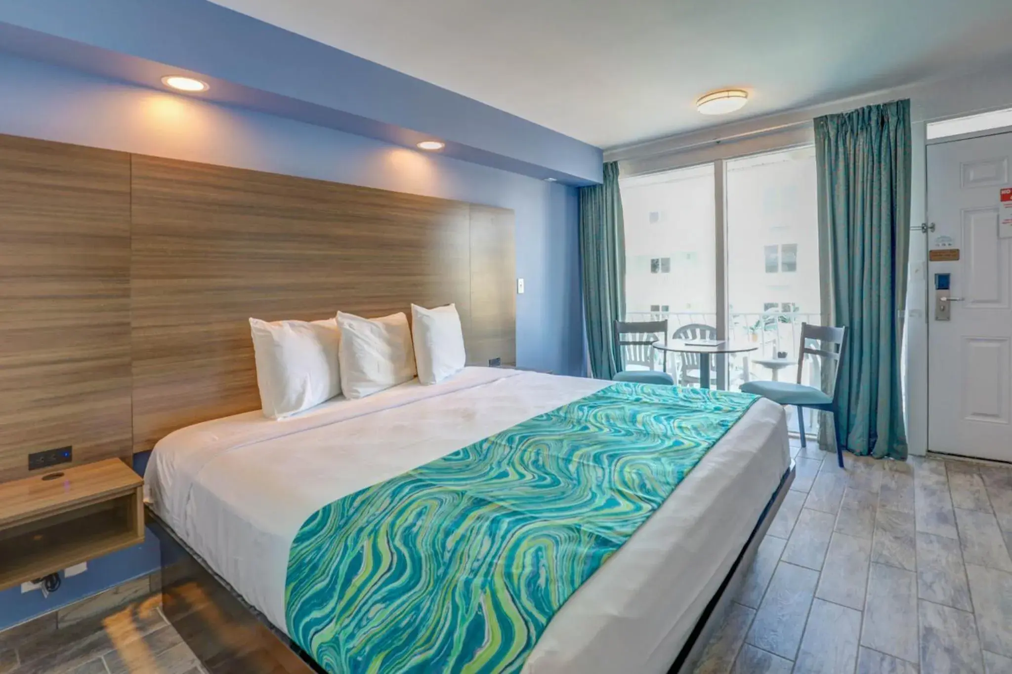 Deluxe King Room Smoke Free in Le Voyageur - a Red Collection Hotel Deluxe King Room Smoke Free in Le Voyageur - a Red Collection Hotel