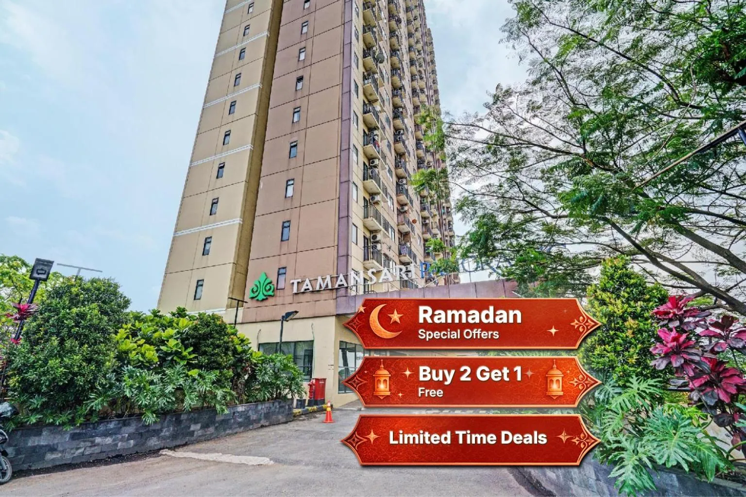 Facade/entrance in OYO Life 92735 Apartemen Tamansari Panoramic By Santuy