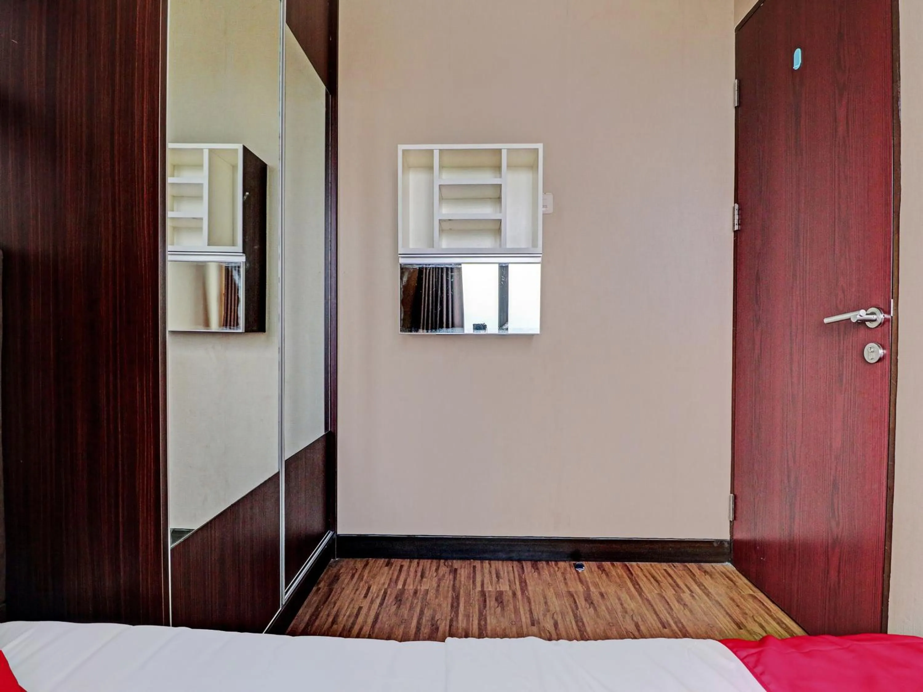 Bedroom, Bed in OYO Life 92735 Apartemen Tamansari Panoramic By Santuy