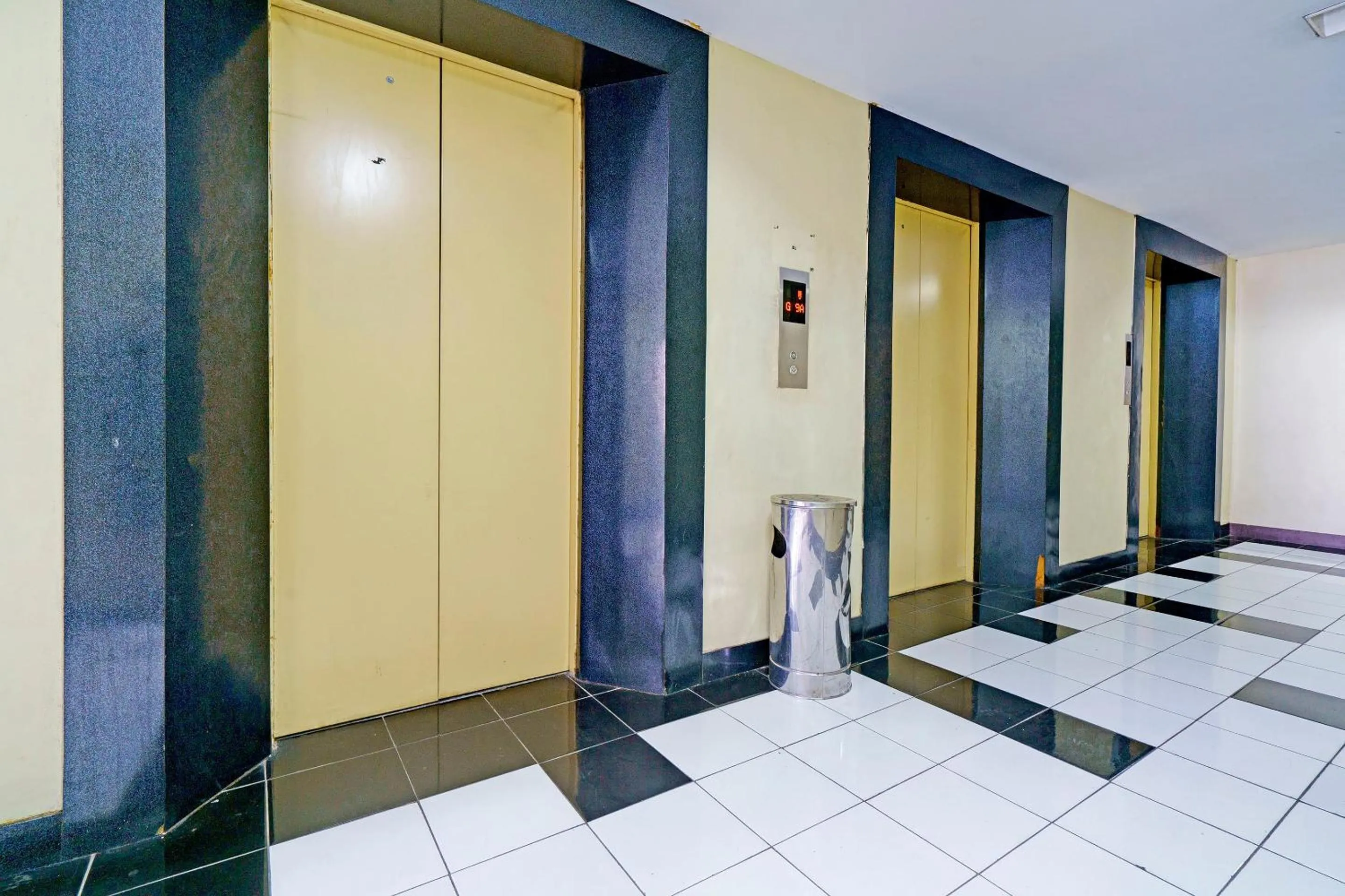 Lobby or reception in OYO Life 92949 Apartemen Gateway Cicadas By Qq Rent