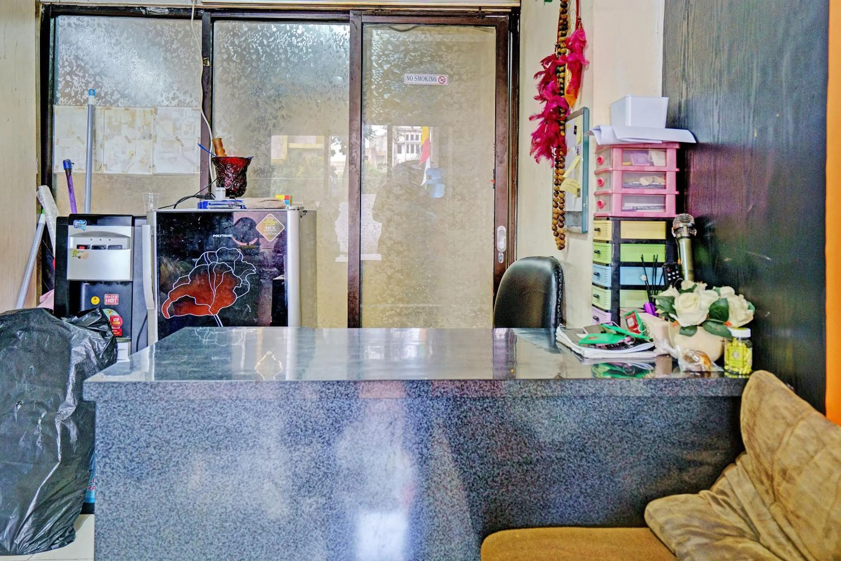 Lobby or reception in OYO Life 92949 Apartemen Gateway Cicadas By Qq Rent