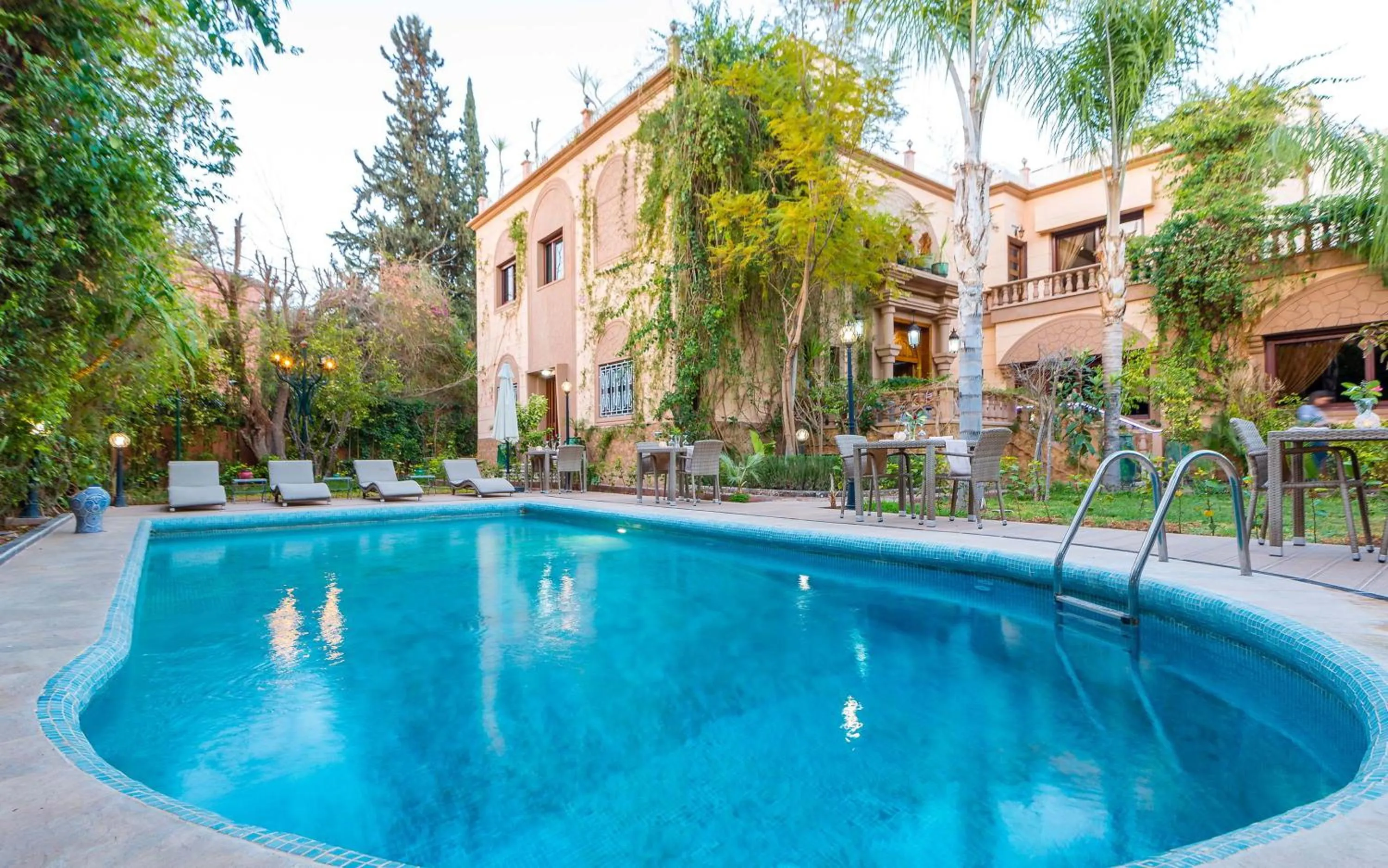 Swimming pool in Hivernage Secret Suites & Garden