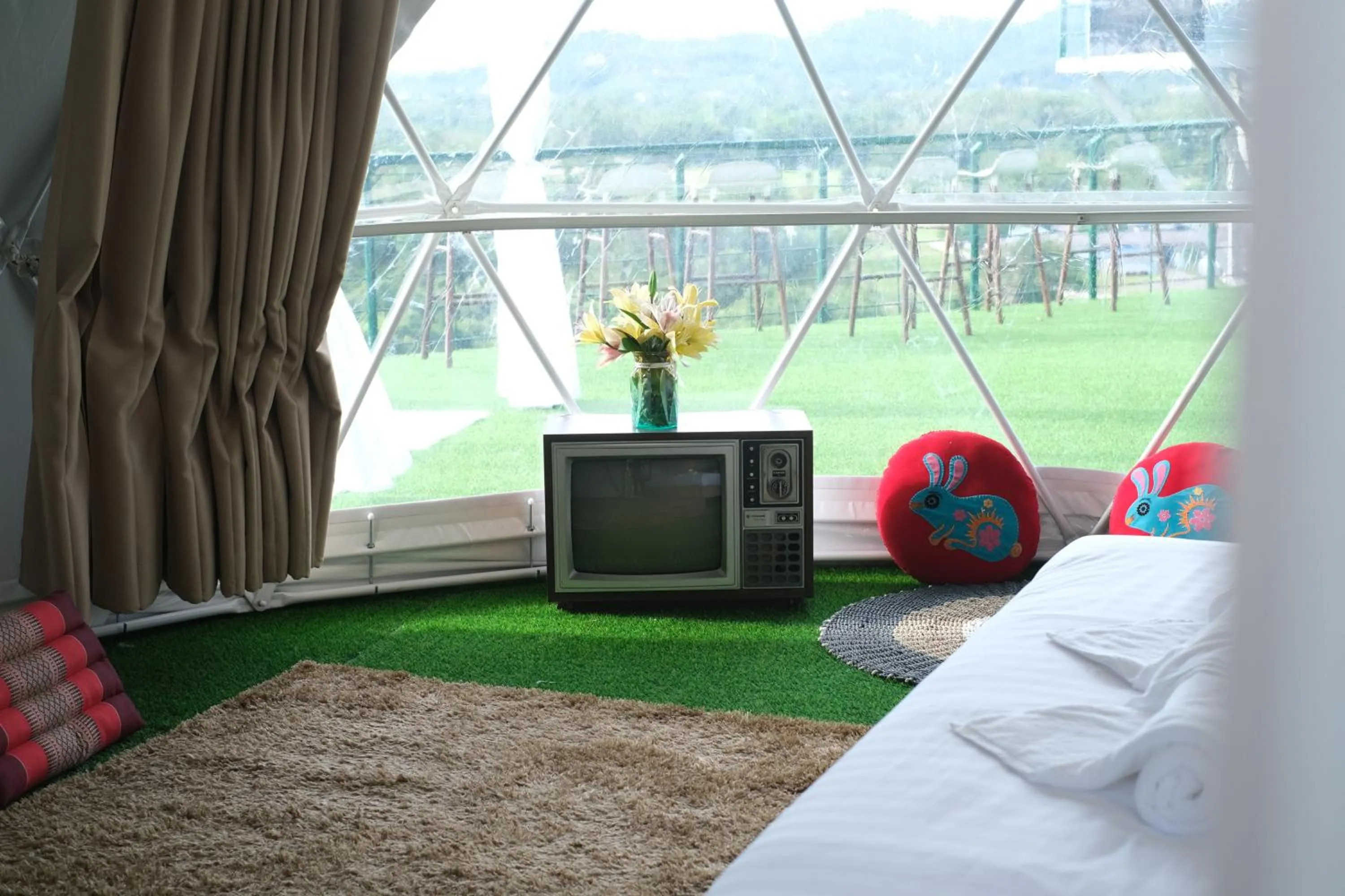 Seating area, Bed in Bangmara Hill