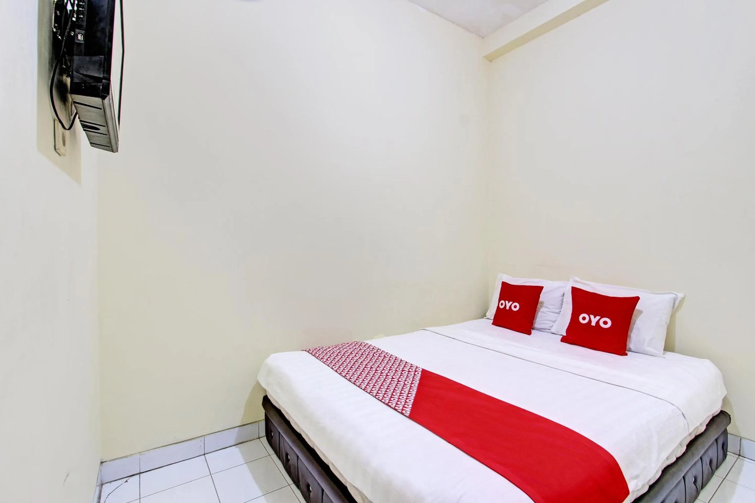 Bedroom, Bed in OYO Life 93034 Ayri Home