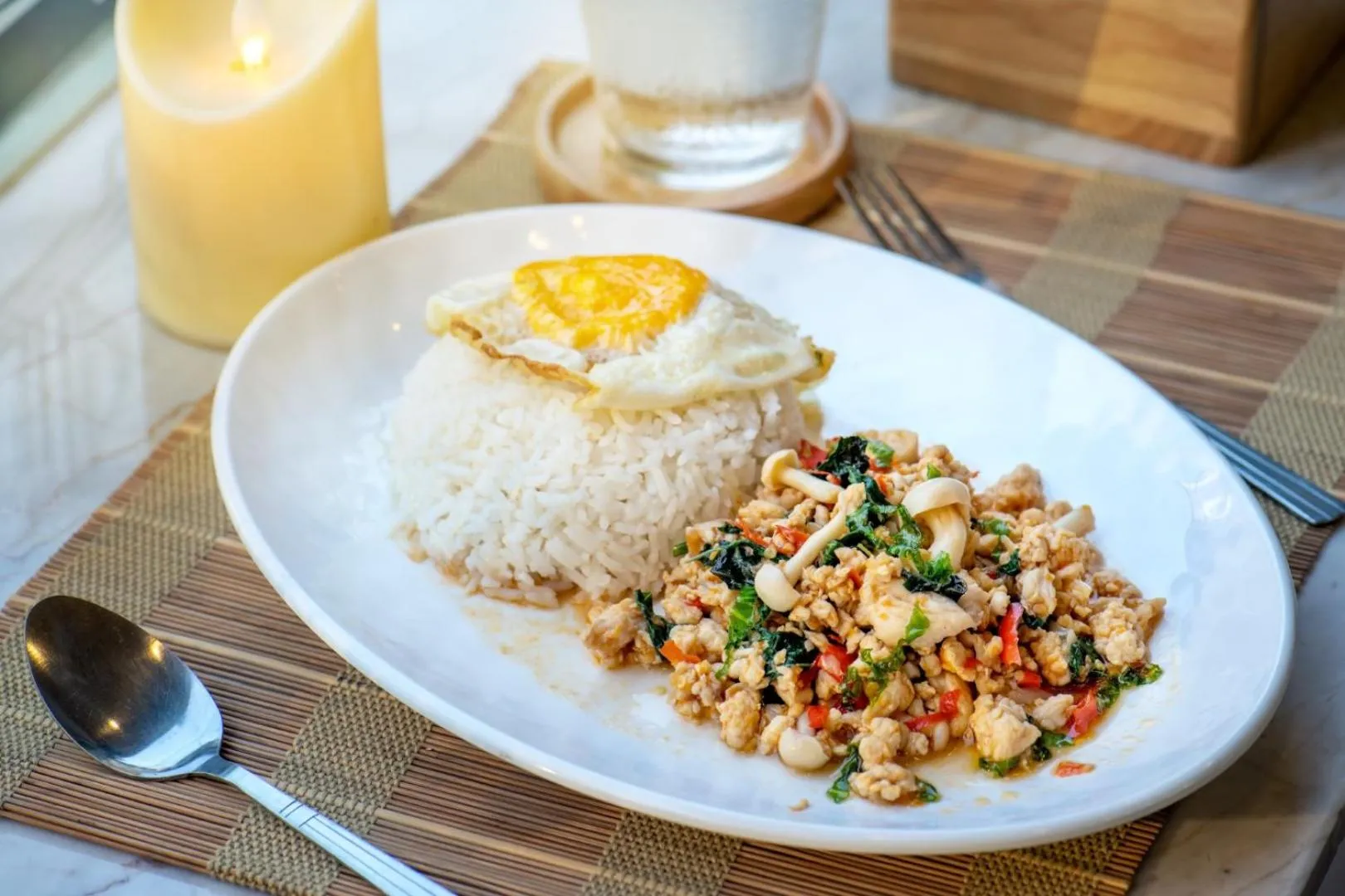 Restaurant/places to eat in Tori crown hotel