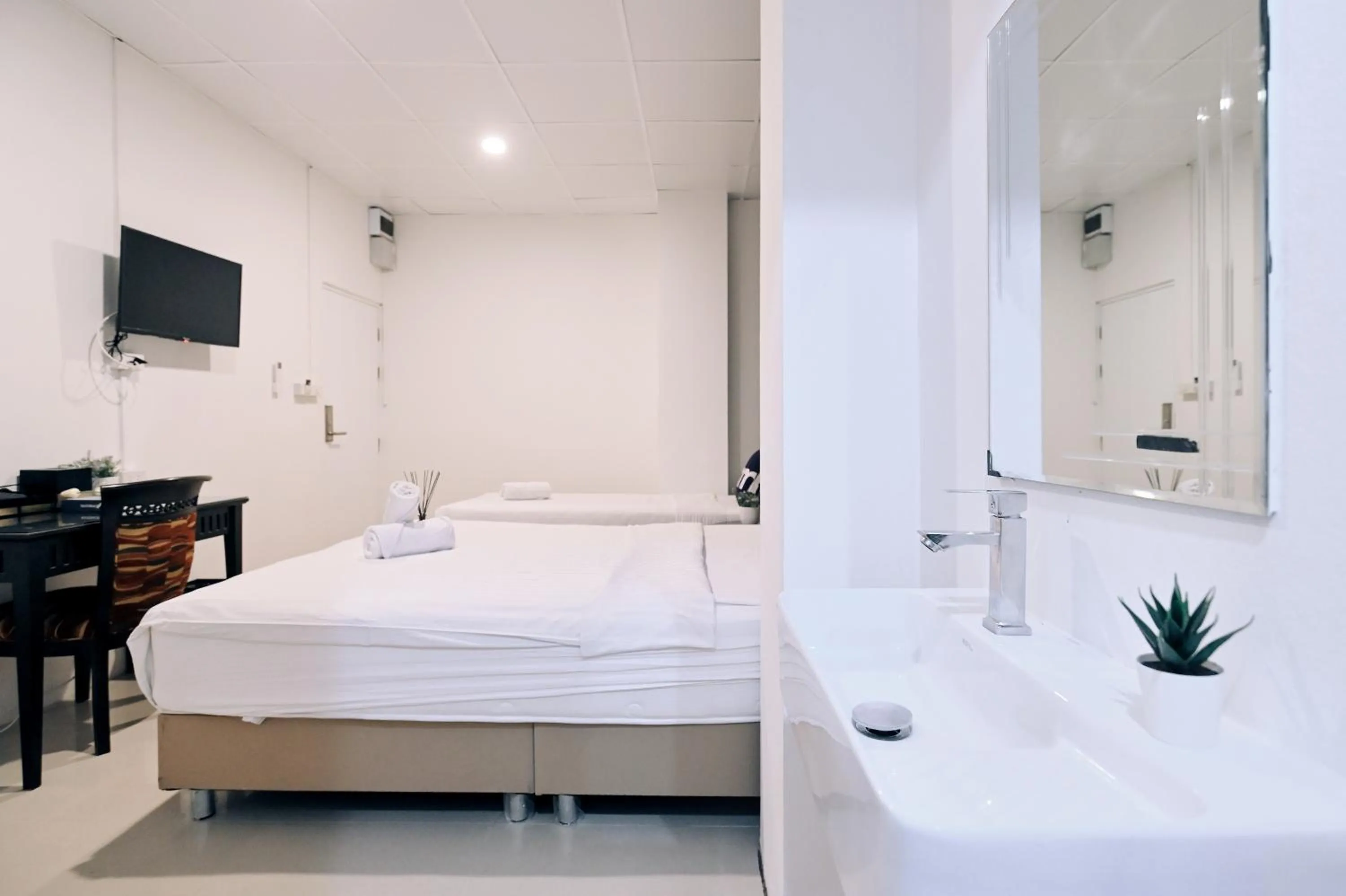 Bed in Tori crown hotel