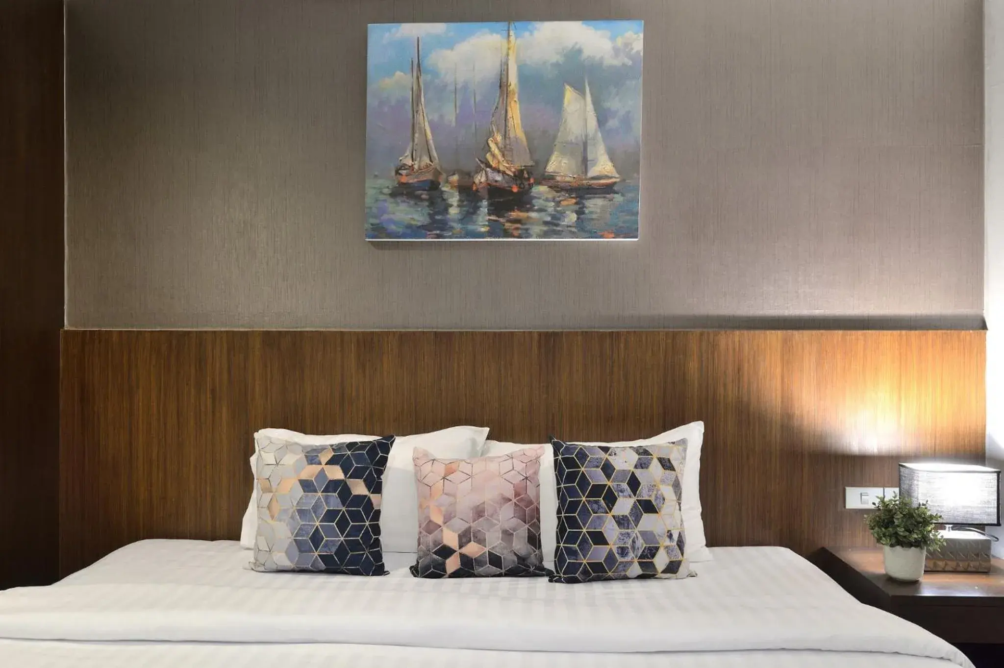 Bed in Tori crown hotel Bed in Tori crown hotel