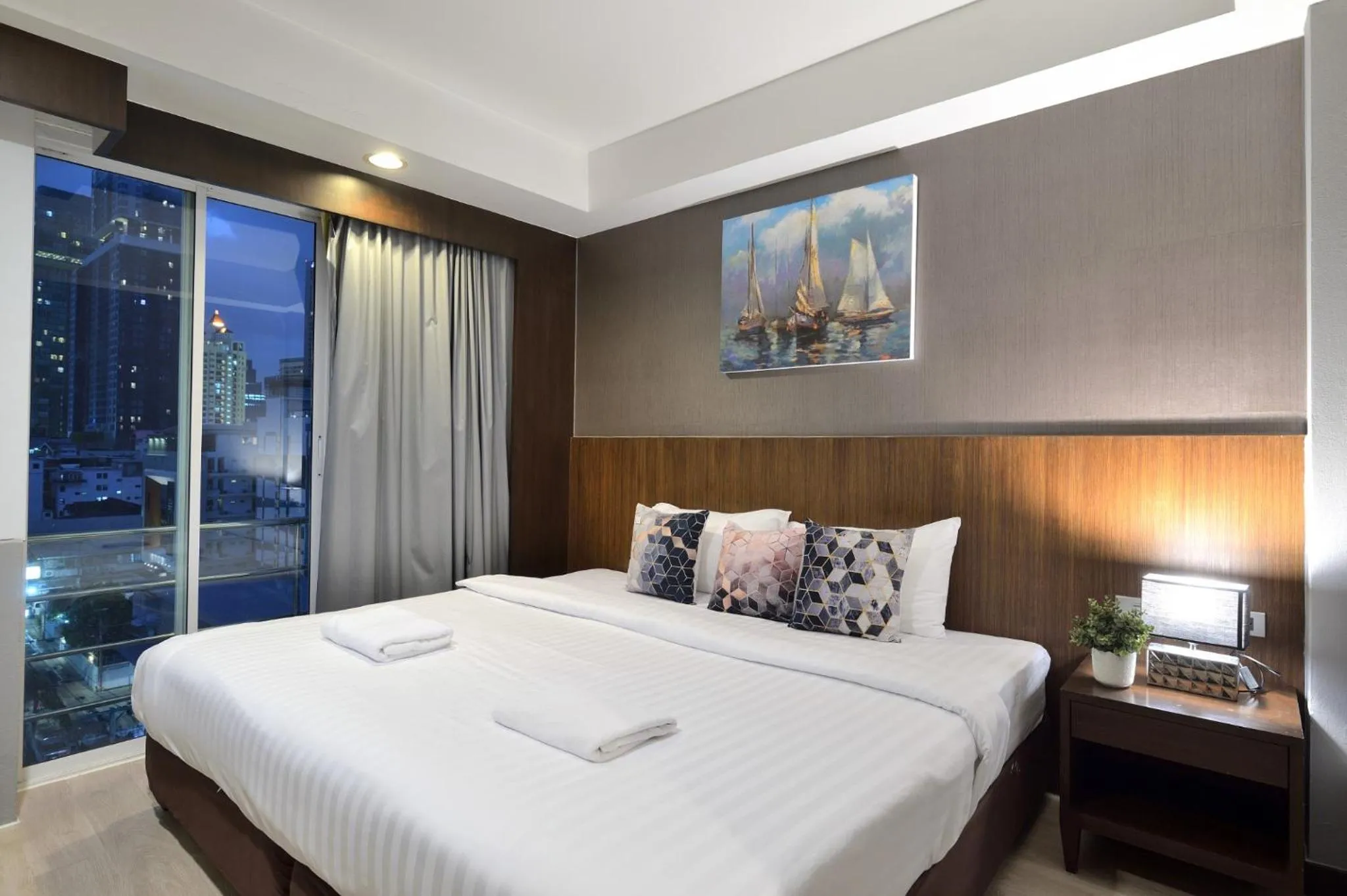 Bed in Tori crown hotel